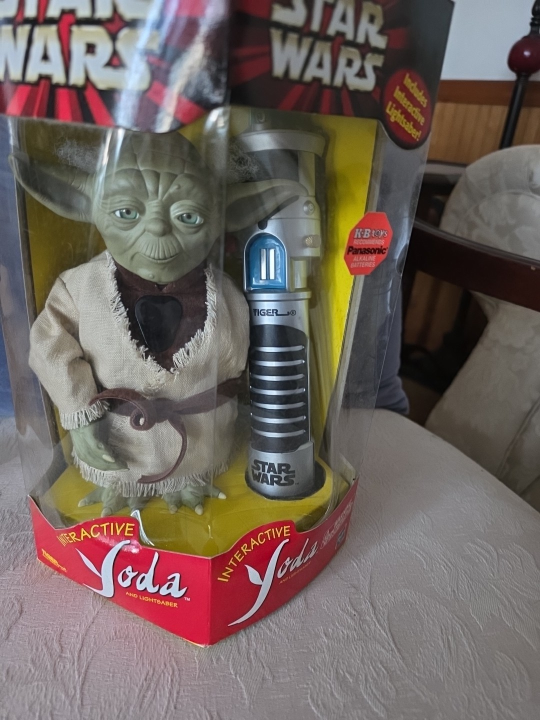 Star Wars Interactive Yoda & Lightsaber Action Figure Tiger Electronics KB Toys