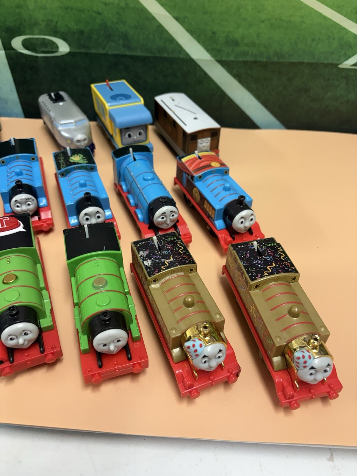 Thomas The Train & Friends Motorized HUGE Lot of Engines and Cargo 42pc Untested