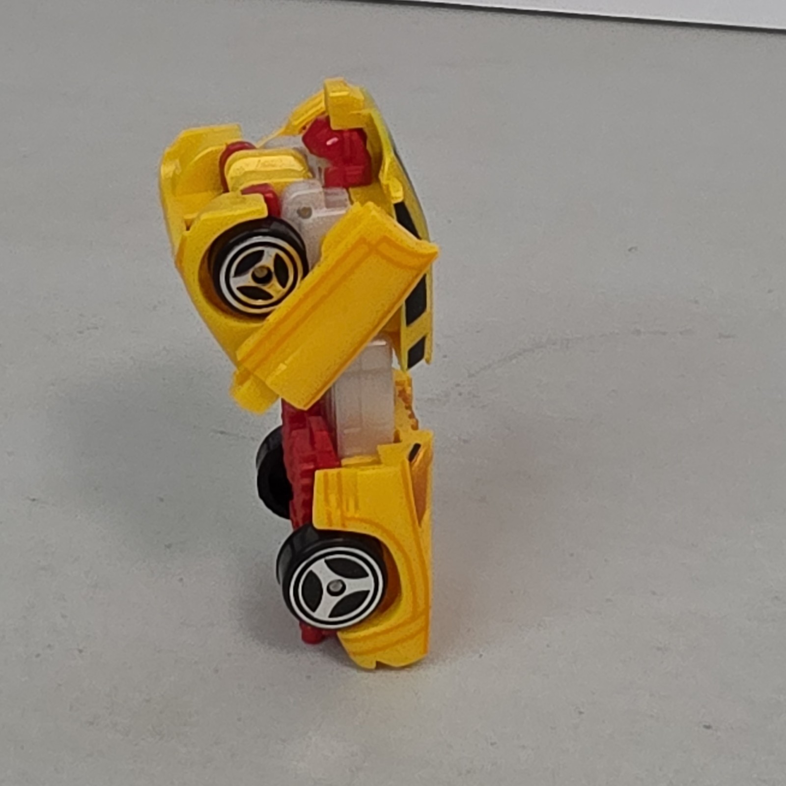Transformers 2000 Spy Changers Yellow Autobot Eaglekiller