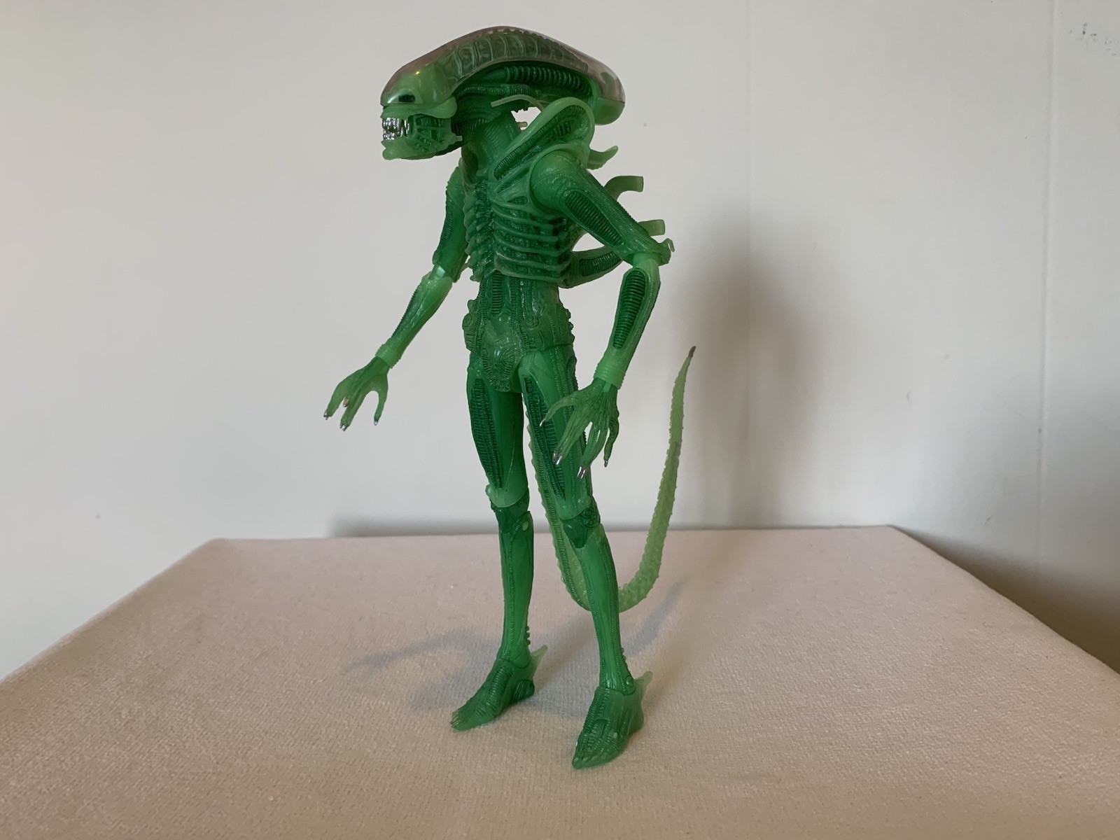 NECA SDCC 2020 Exclusive Glow in the Dark Ultimate Big Chap Alien 9” Figure Only