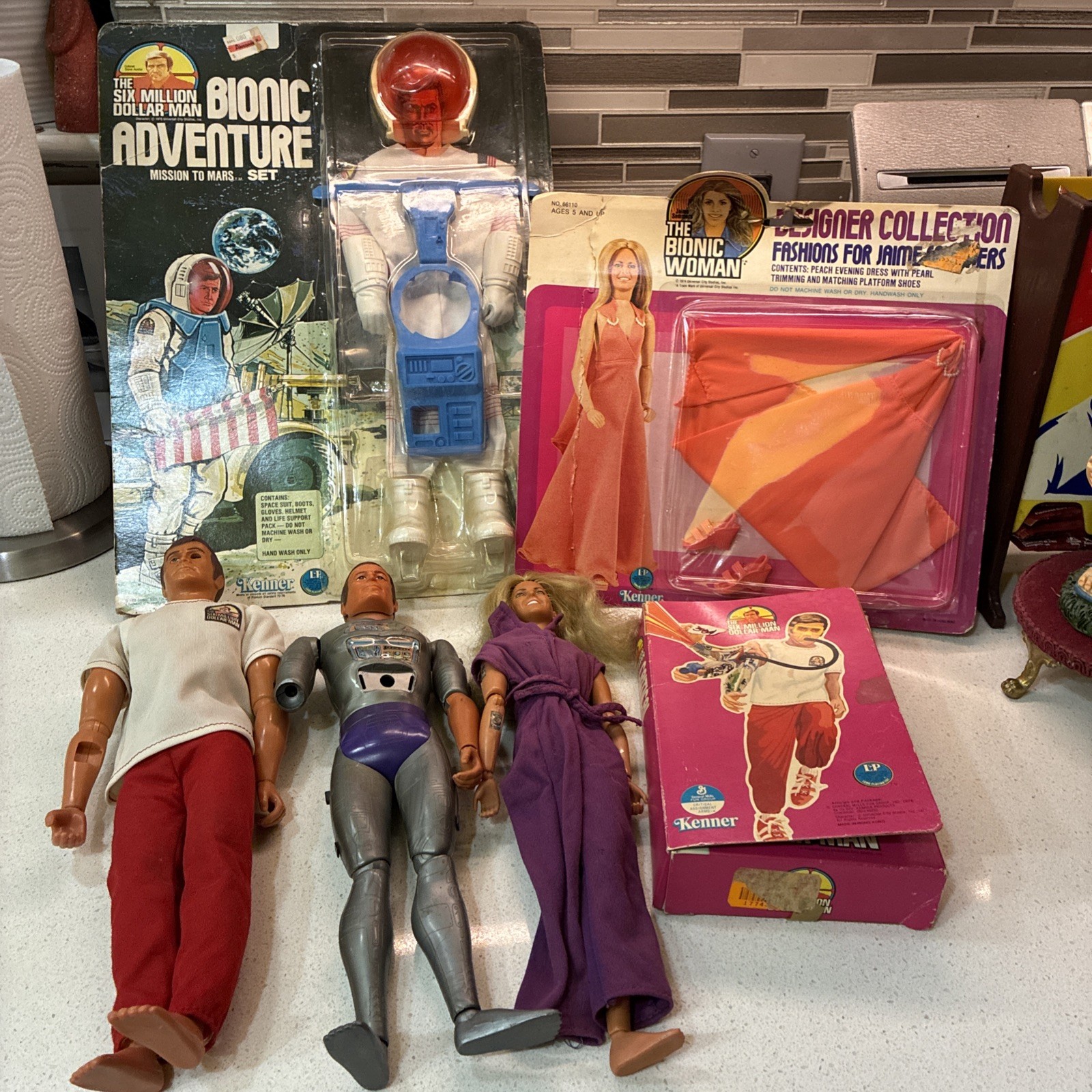 1973 Kenner Bionic Man, Bionic Woman & Maskatron, 2 Outfits, & Critical Arm IP