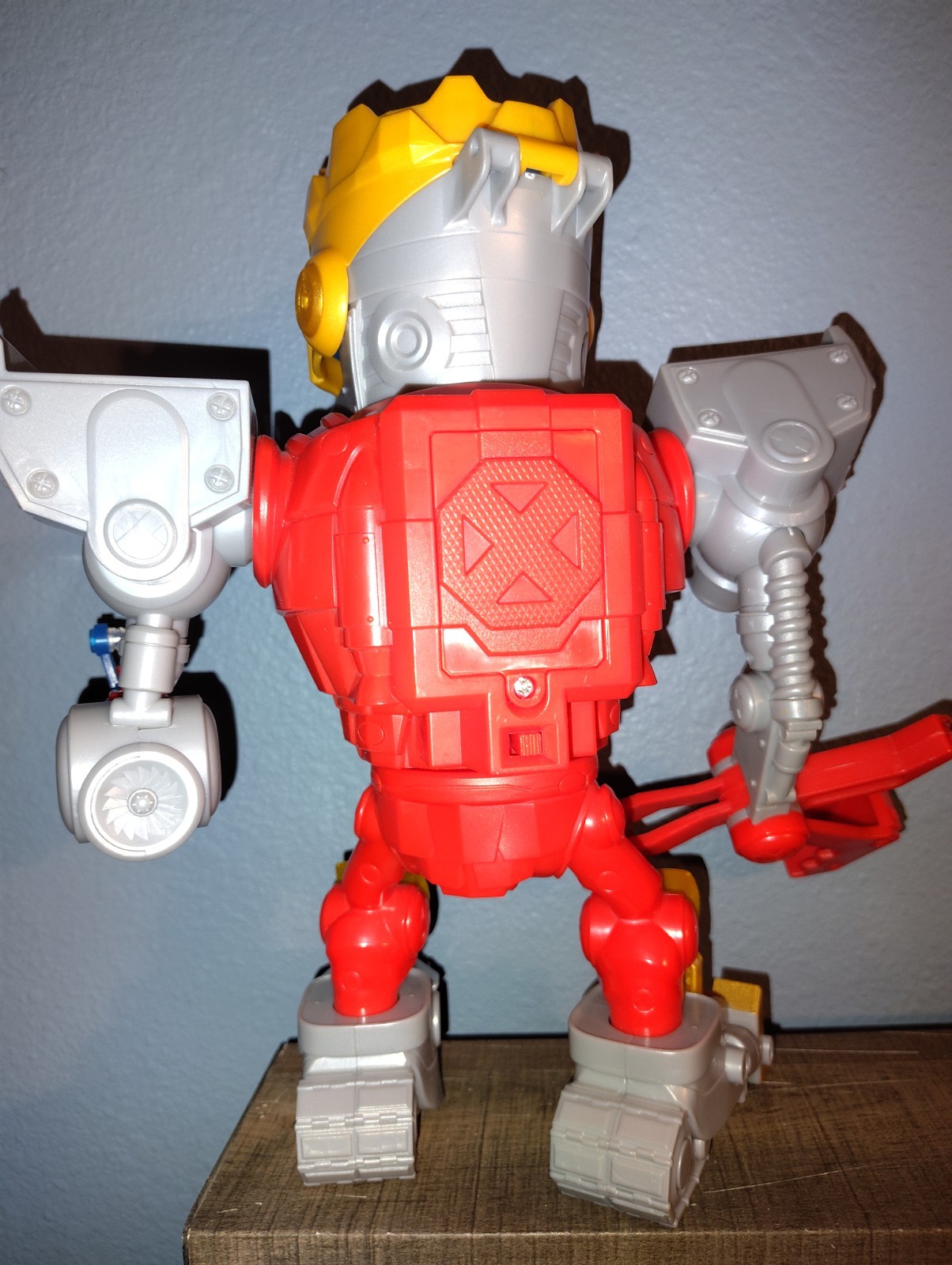 Treasure X Robots Gold Mega Treasure Bot Incomplete