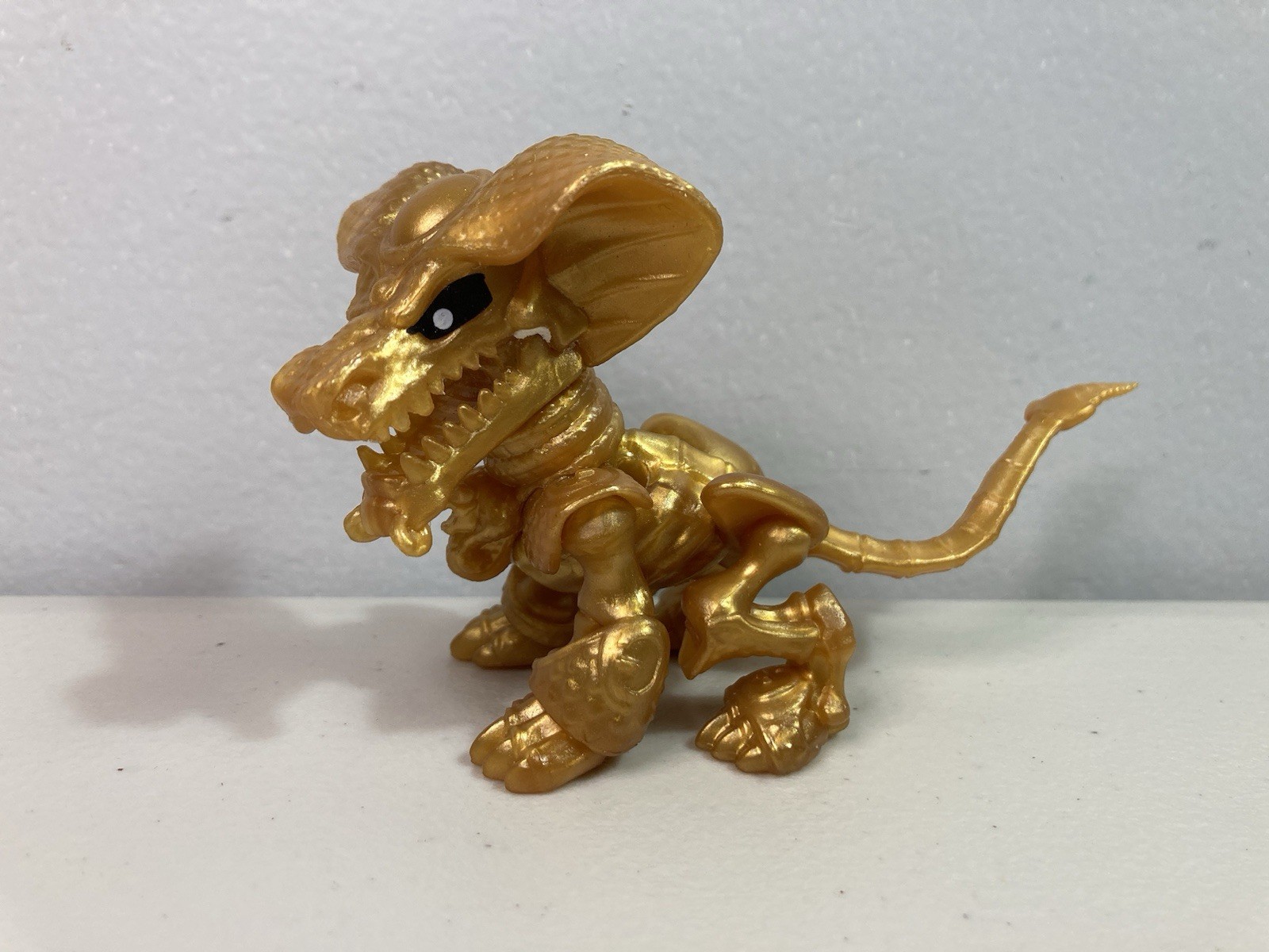 Moose Toys TREASURE X DRAGONS Gold Dragon Figure