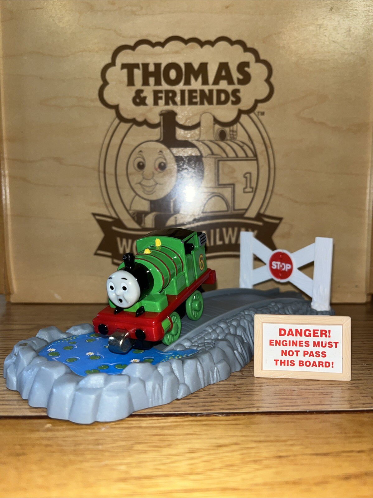 PERCY TAKES PLUNGE THOMAS FRIENDS TRAIN DIECAST TAKE Along Deluxe Play Scene Set