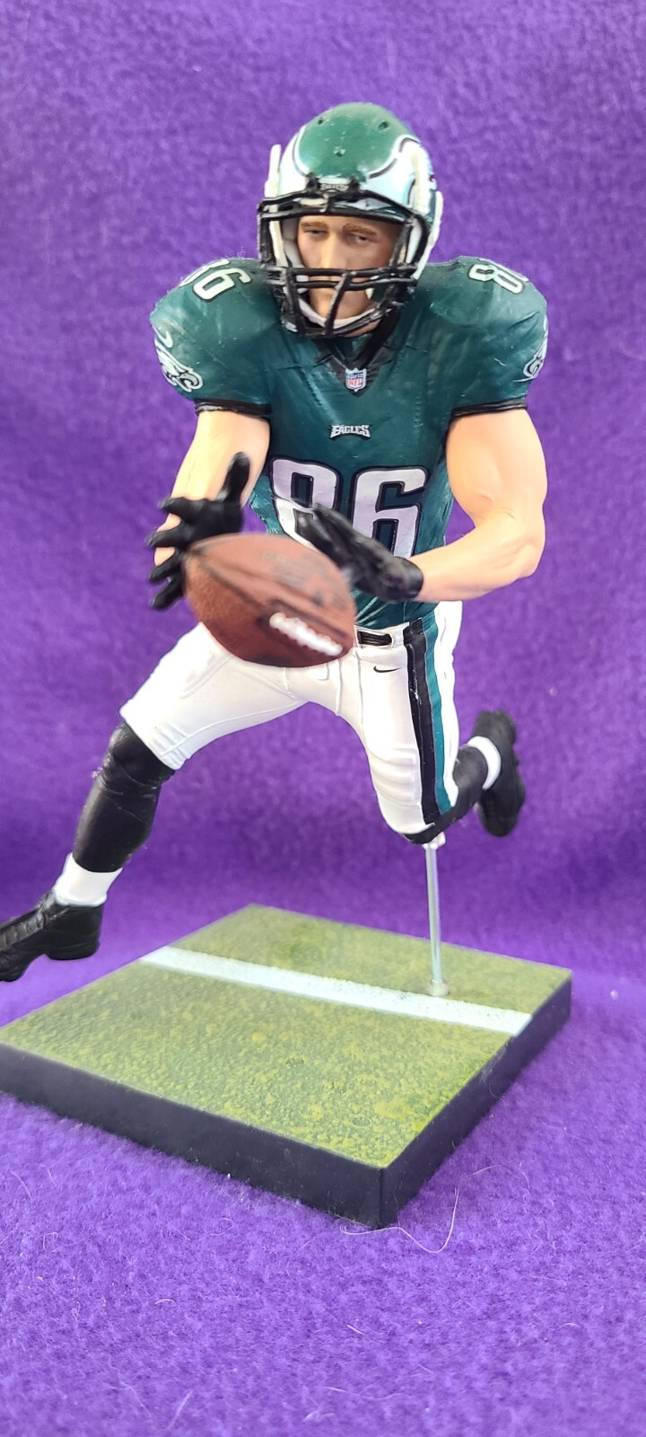 ZACH ERTZ – Philadelphia Eagles – McFarlane NFL Madden 19 Series 2 – LOOSE 2018