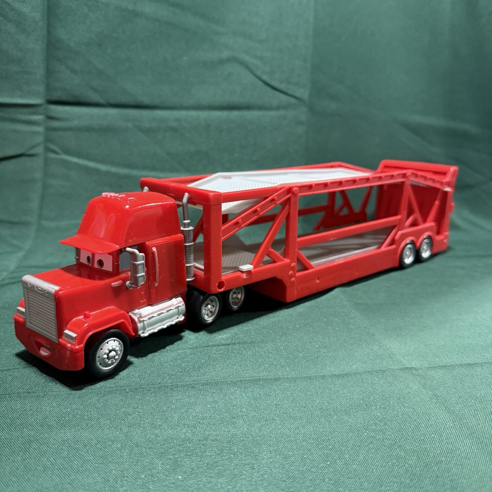 Disney Pixar Cars Mack Truck Transporter – 2017 – Mattel – Free Ship – Lightning