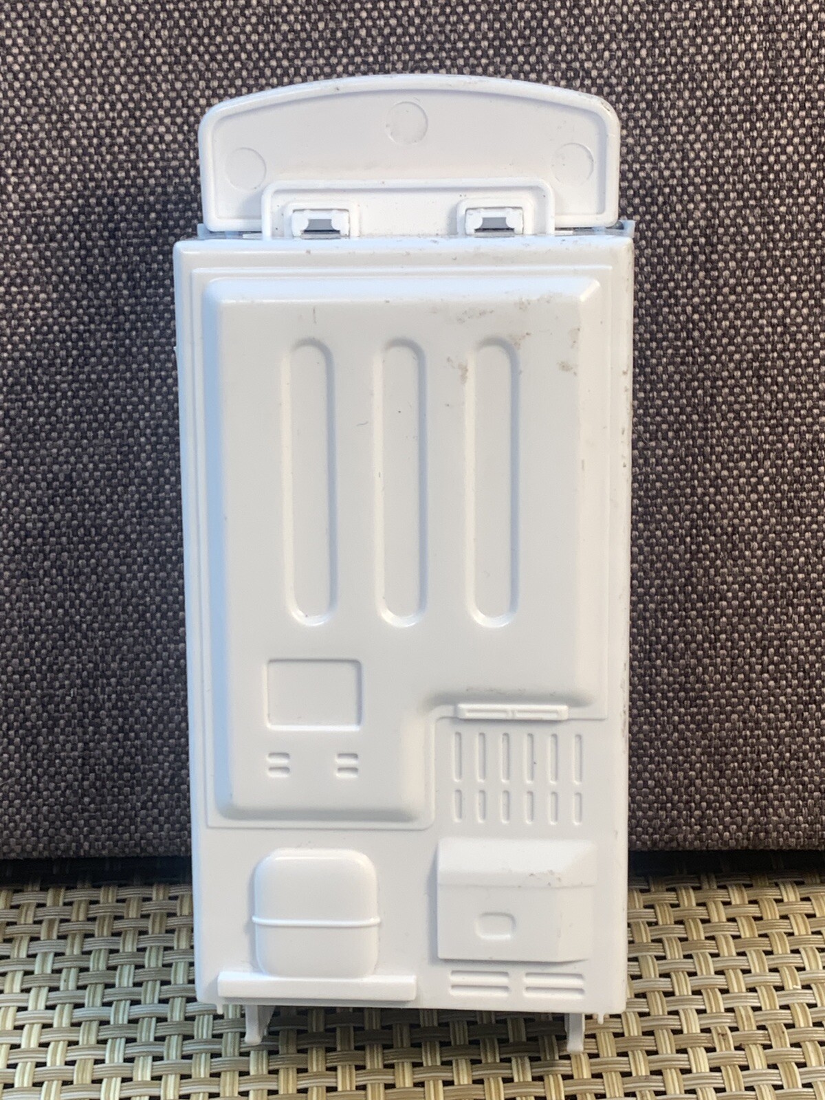 Mini Brands 24 Mini Convenience Store Cooler With Two Shelves Racks Inside