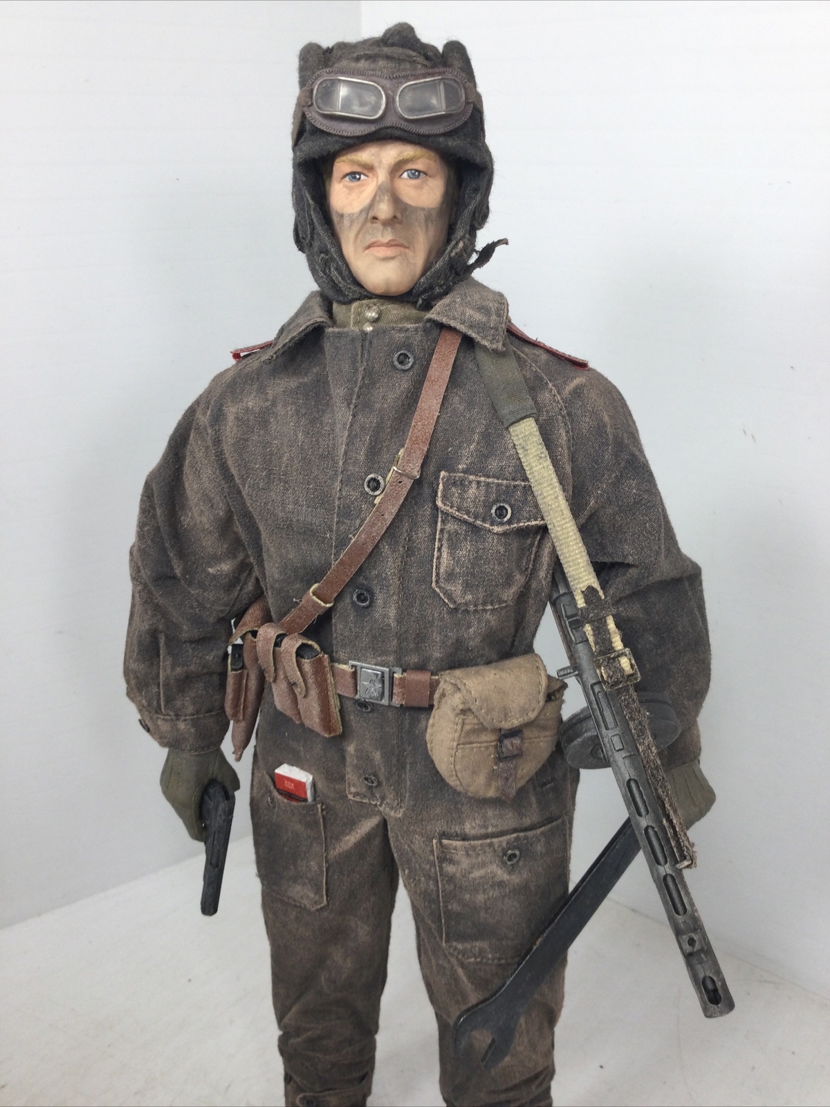 1/6 CUSTOM BUILD RUSSIAN SOVIET RED ARMY T-34 TANK MECHANIC PPSH-41 + TOKAREV