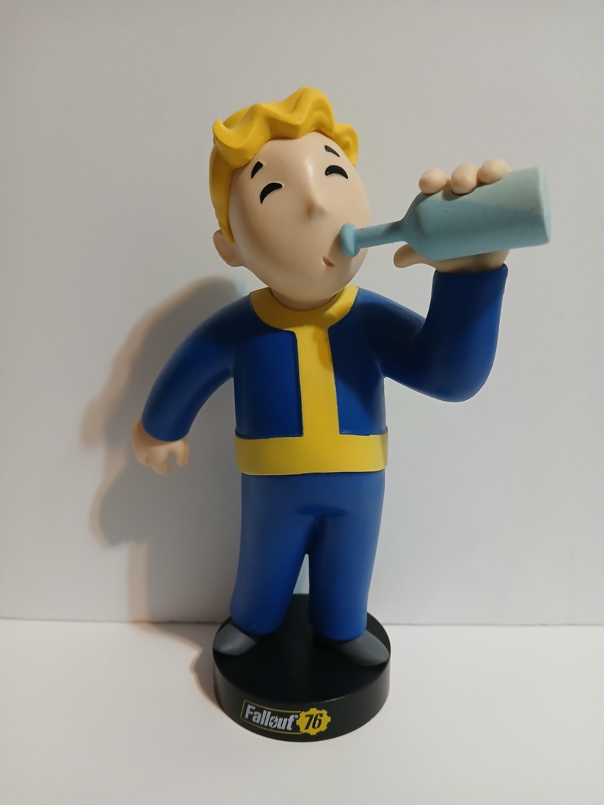 Fallout 76 Vaut Boy Drinking 6.25&Prime; inch vinyl figure statue Culturefly 2019