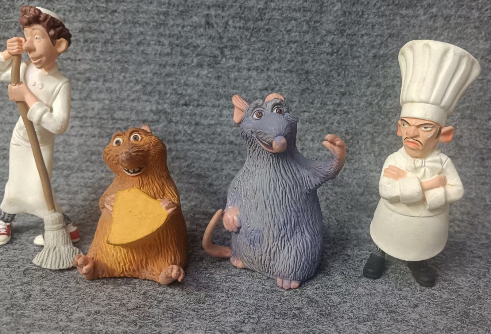 Disney Ratatouille Figures Set (4pcs) – Linguini, Remy, Emile, Skinner 3&Prime;-4&Prime;high