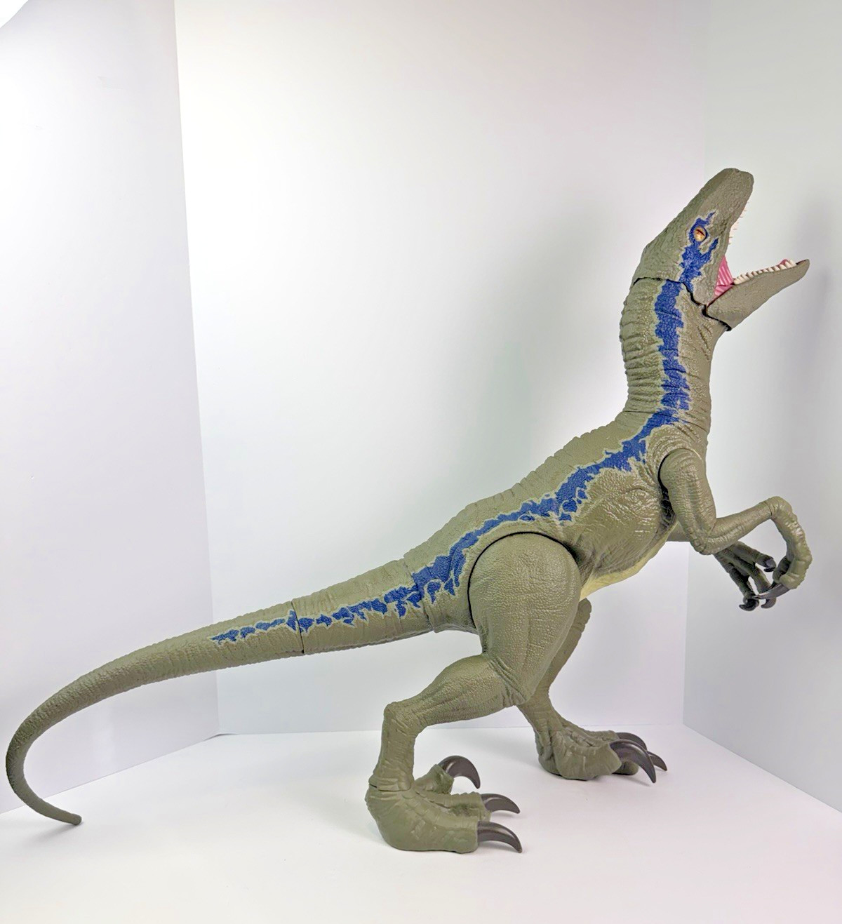 Jurassic World Super Colossal Velociraptor Blue 3.5 ft