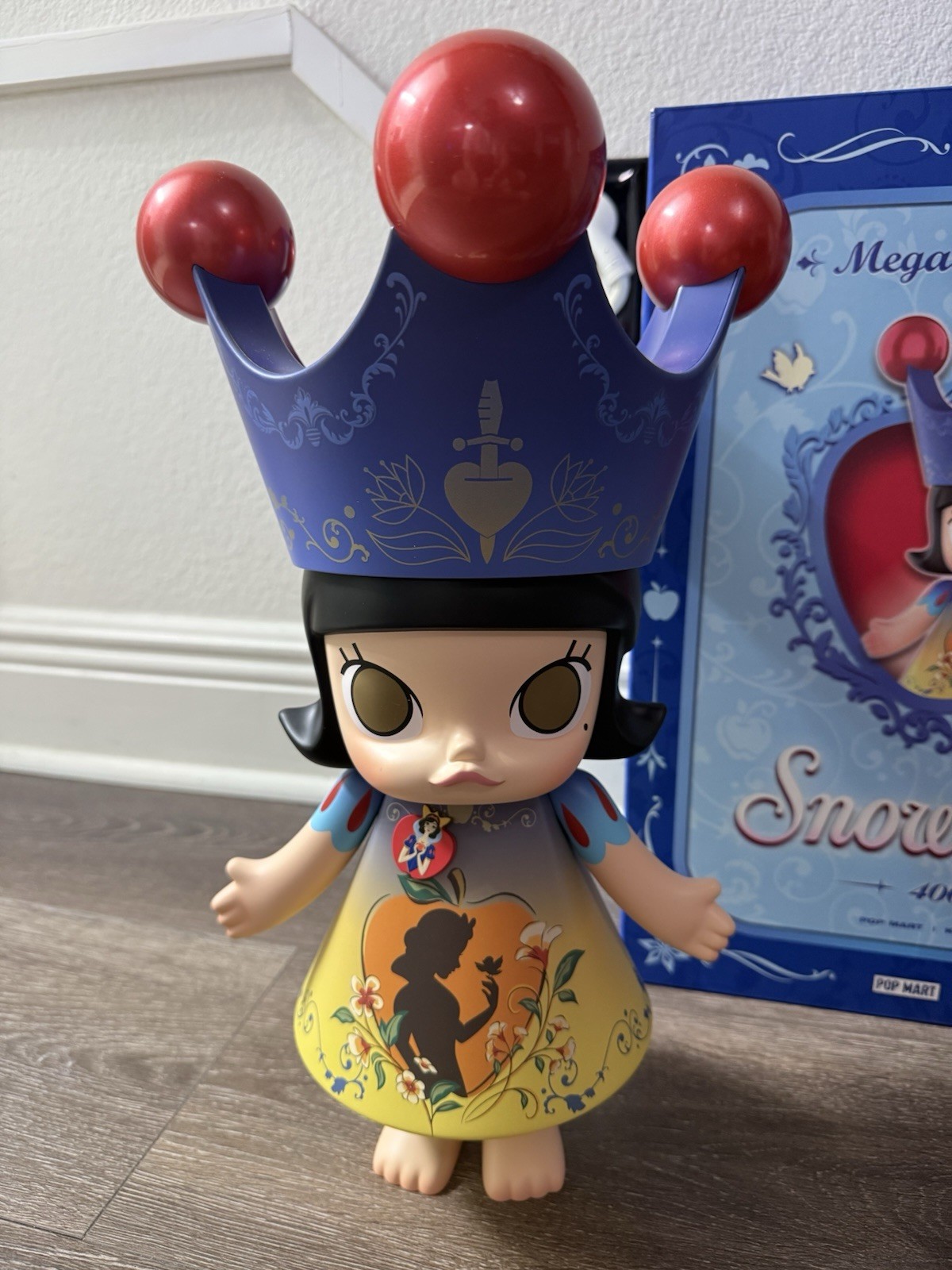 100% Authentic Pop Mart Mega Royal Molly 400% Snow White USA SELLER KENNYSWORK