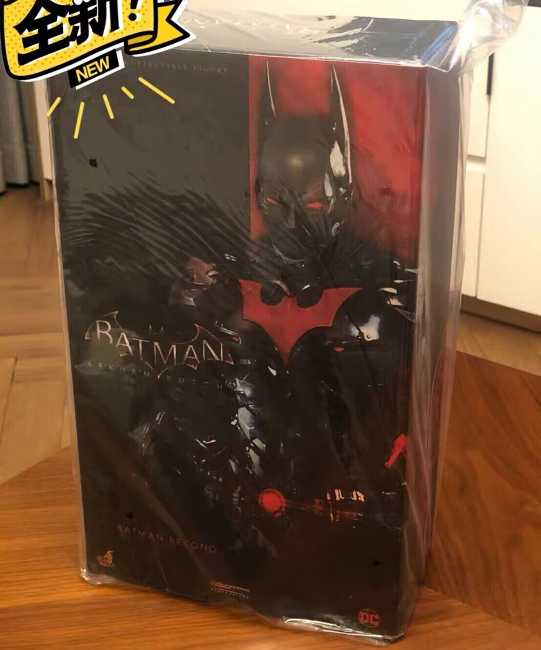 New Hot Toys VGM39 BATMAN: ARKHAM KNIGHT 1/6 BATMAN BEYOND in stock
