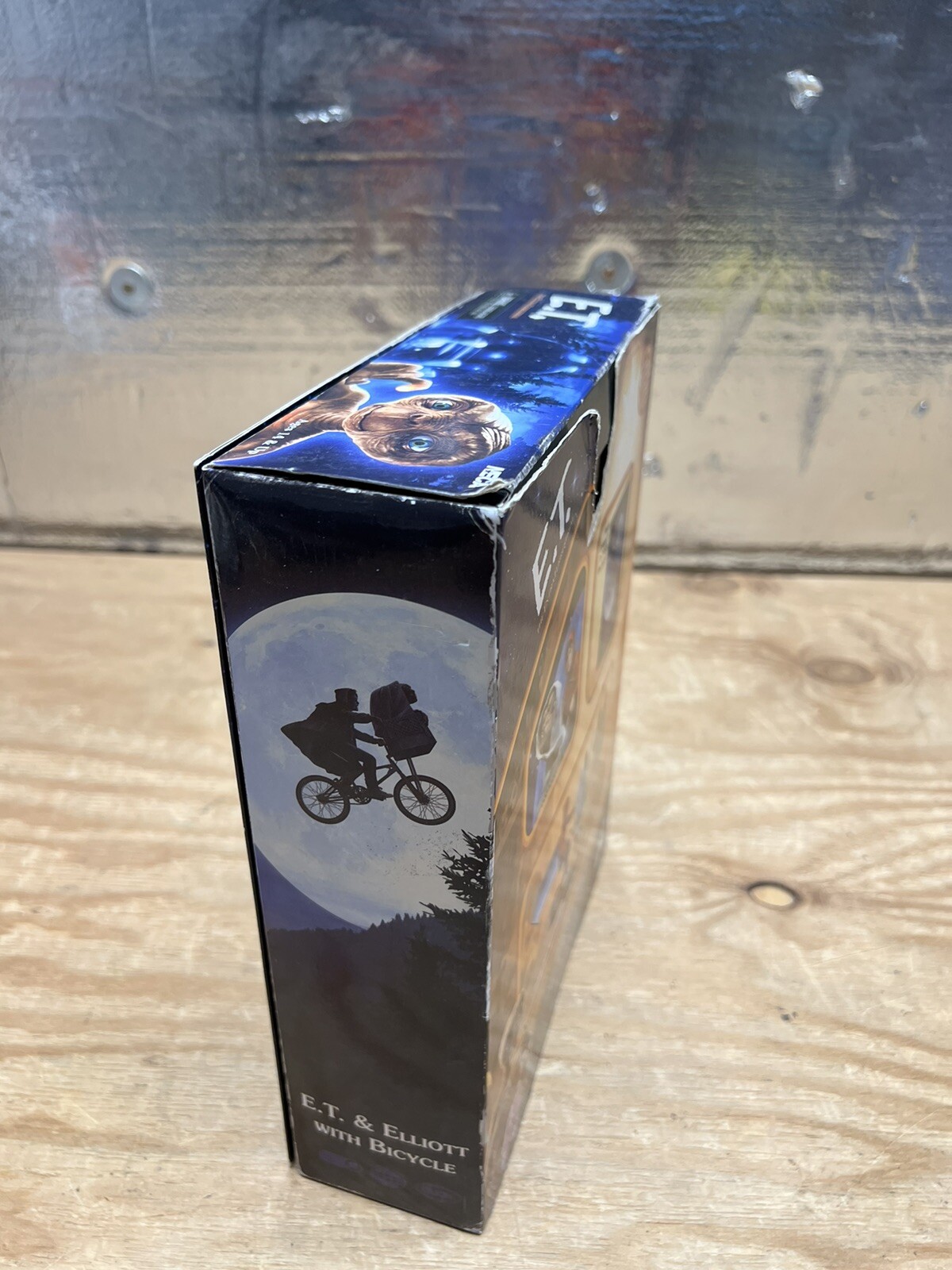 SEALED NECA E.T. 40th Anniversary Elliott & E.T. w/Bicycle ~Damage BOX
