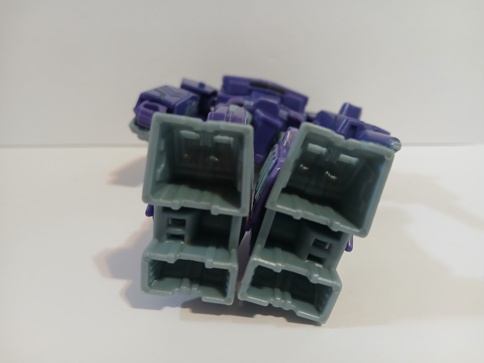 Transformers Earthspark Deluxe Class Shockwave 5&Prime; inch action figure Hasbro 2023