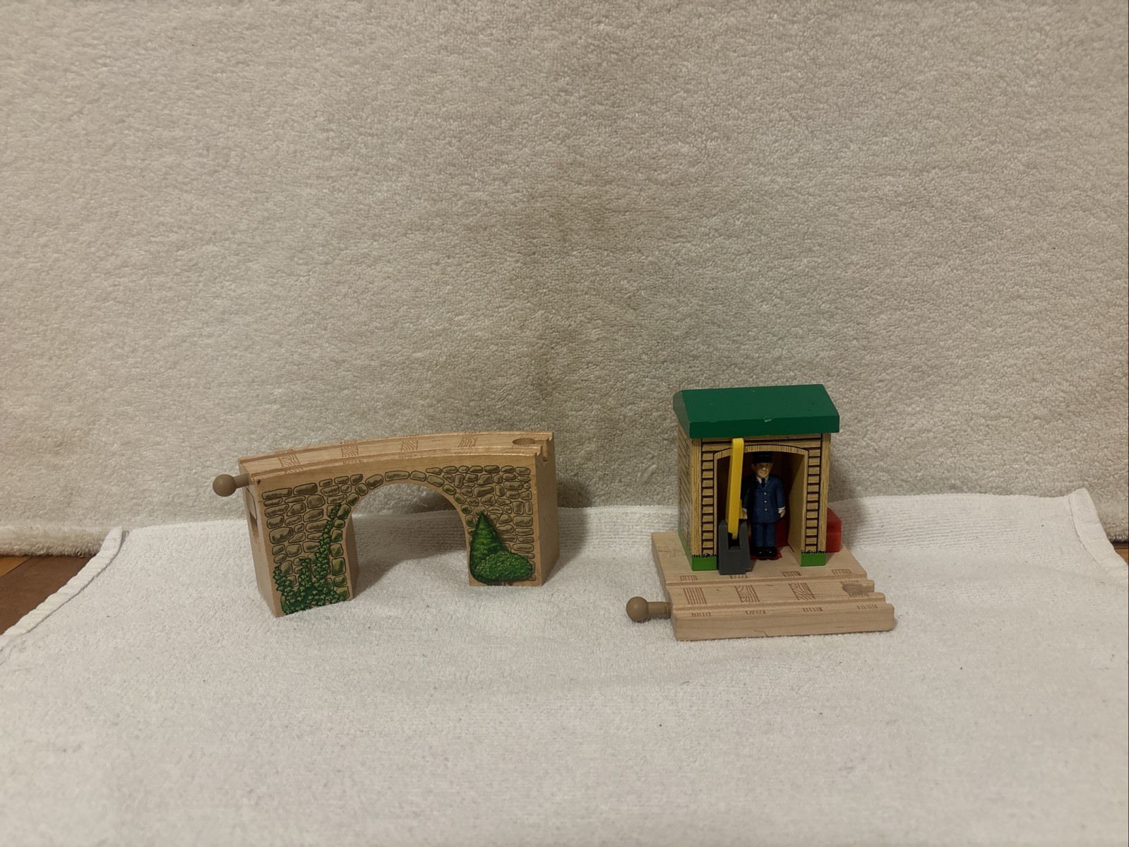 Thomas & Friends -Wooden Railway Stone Arch Bridge Track & Conductor Shed Lot