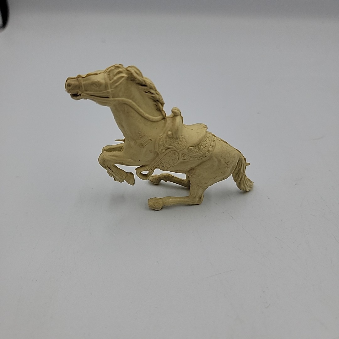 Vintage 1960&rsquo;s Marx Western Frontier 4&Prime; Long Cream Horse Rearing Up