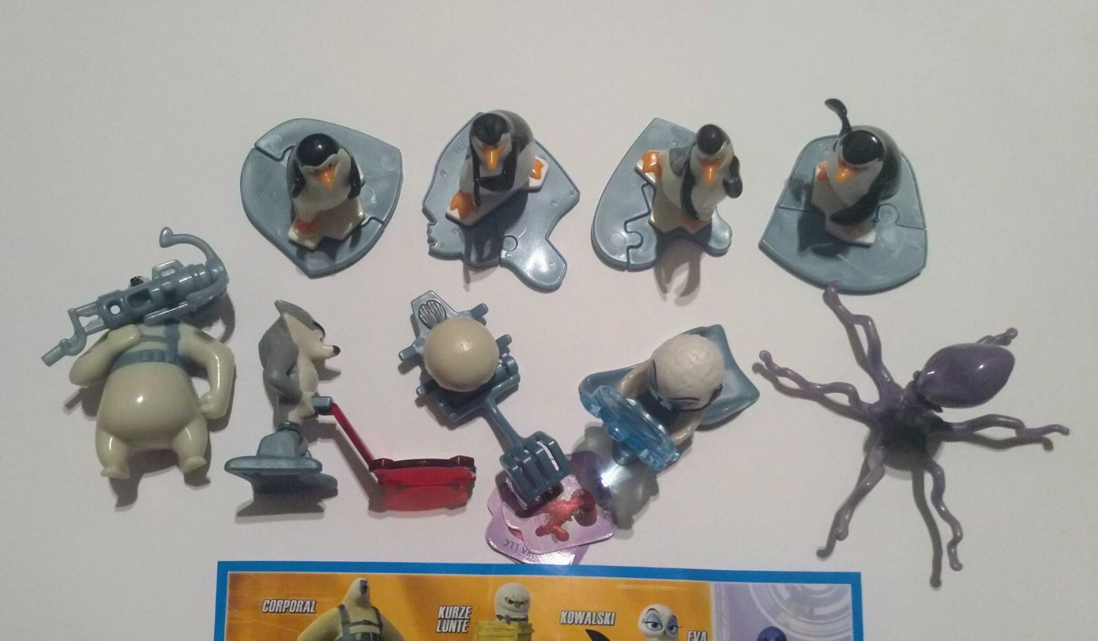PENGUINS OF MADAGASCAR FIGURINES SET – KINDER SURPRISE FIGURES COLLECTIBLES