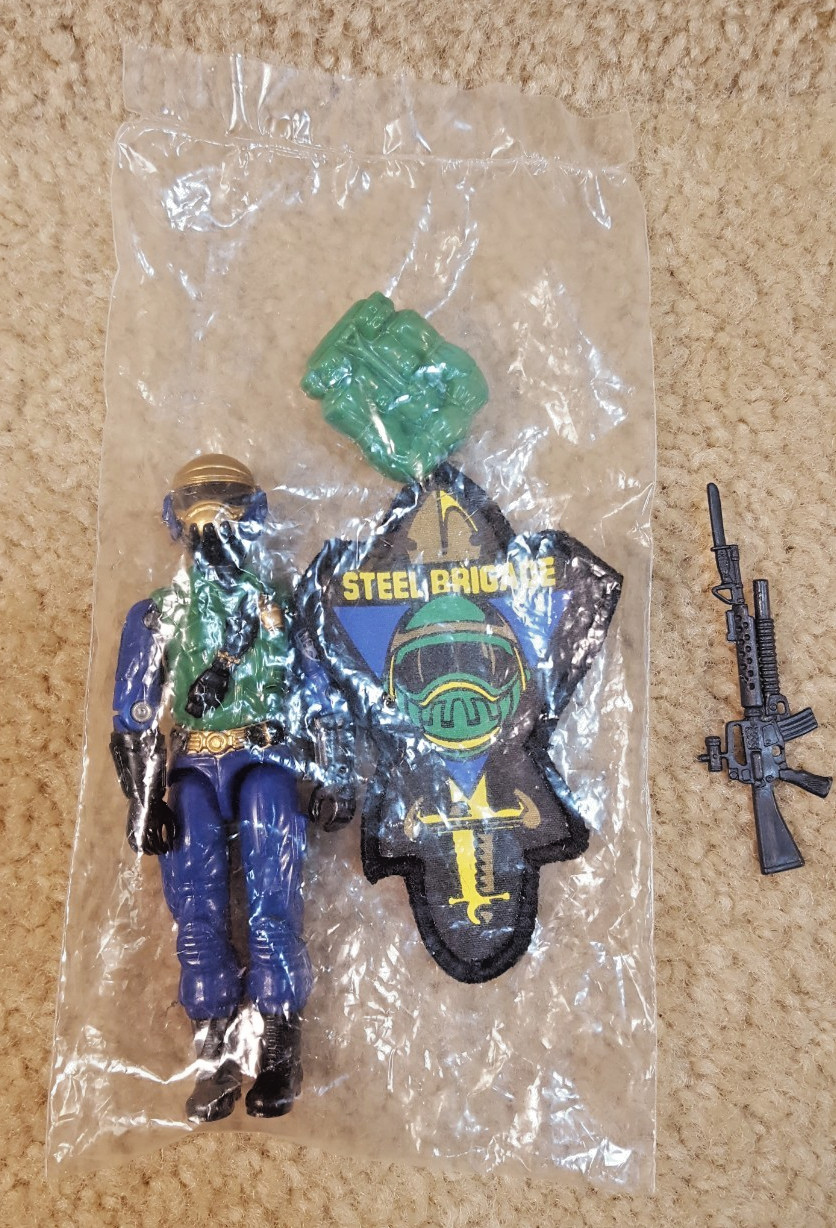 Sealed Baggie Nice Complete Vintage 1992 GI Joe Mail In Gold Head Steel Brigade