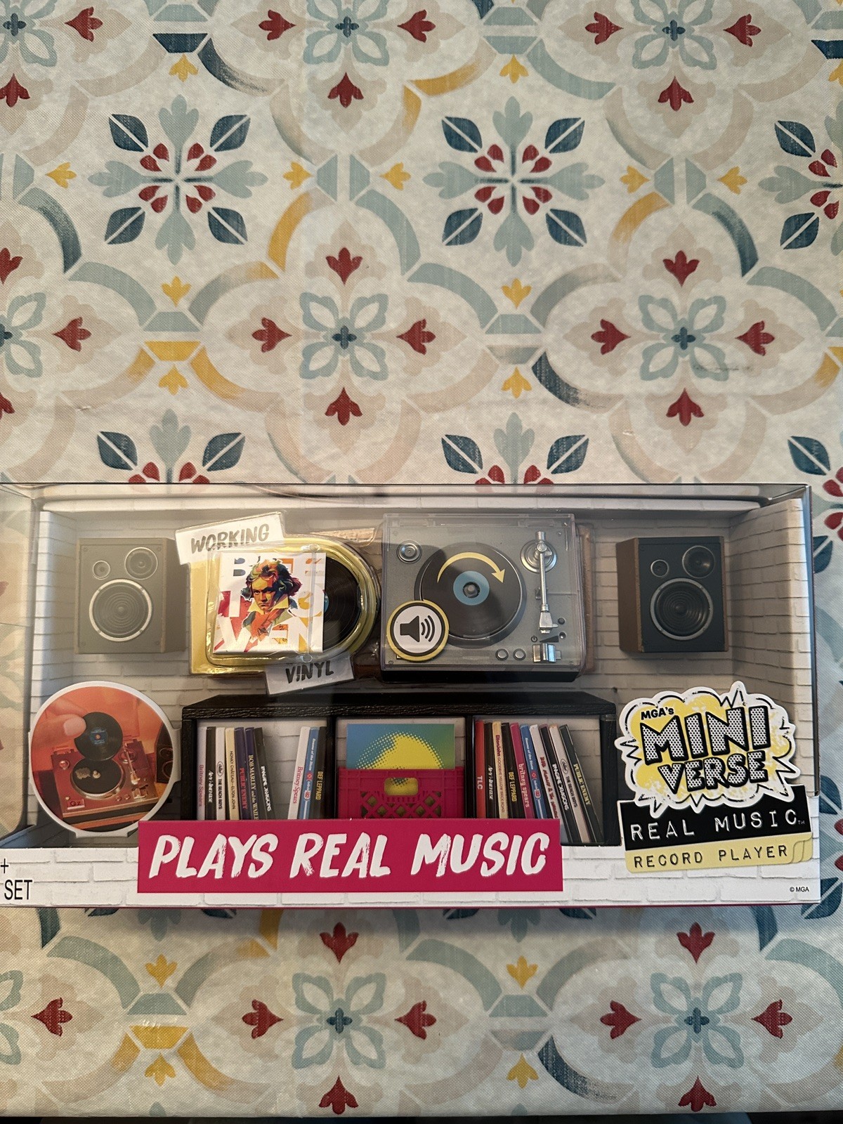 BRAND NEWMGA&rsquo;s Miniverse Real Music Record Player Mini Collectibles