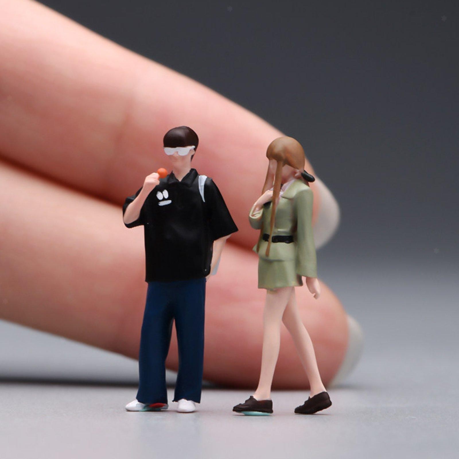 1/64 Scale Female and Male Model Tiny People Model for Micro Landscape