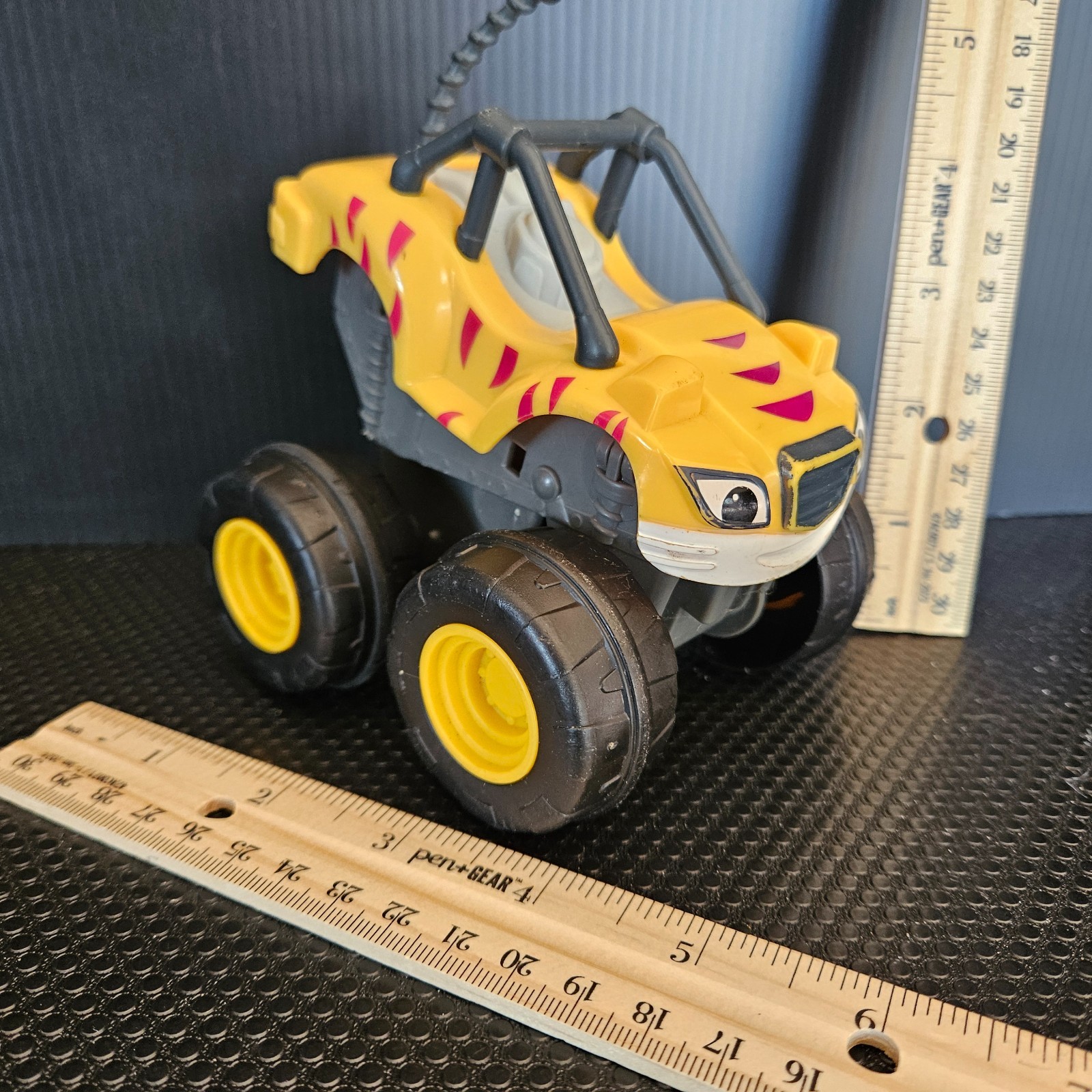 2014 Mattel 4.5&Prime; Blaze and The Monster Machines STRIPES SLAM and GO Push Truck