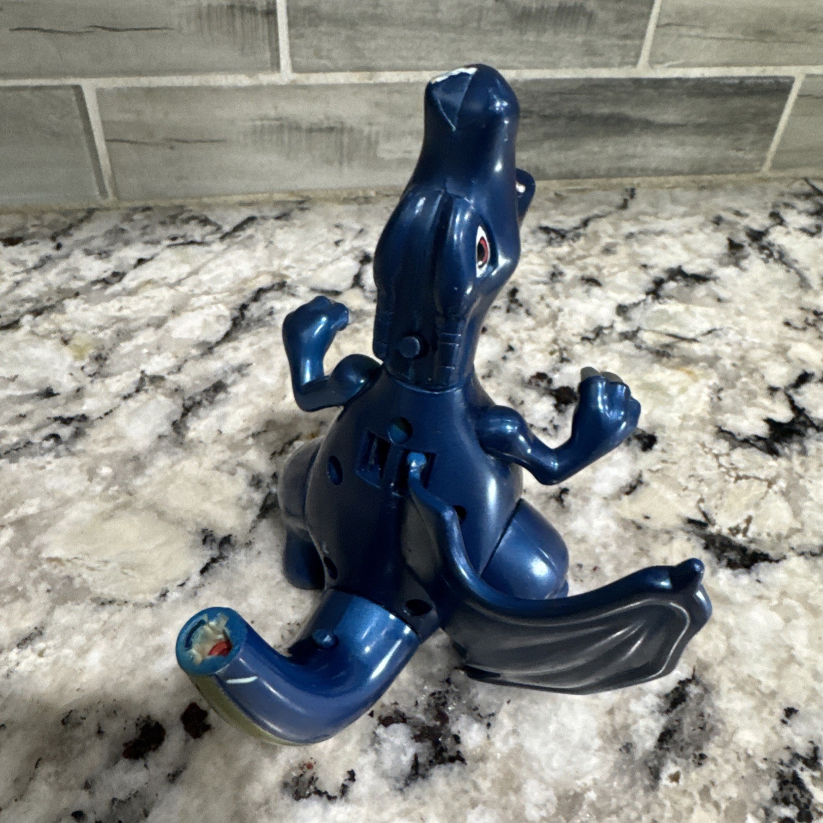 Vintage Extremely RARE Shiny Charizard Hasbro 2002 Combat Figure Missing 1 Wing