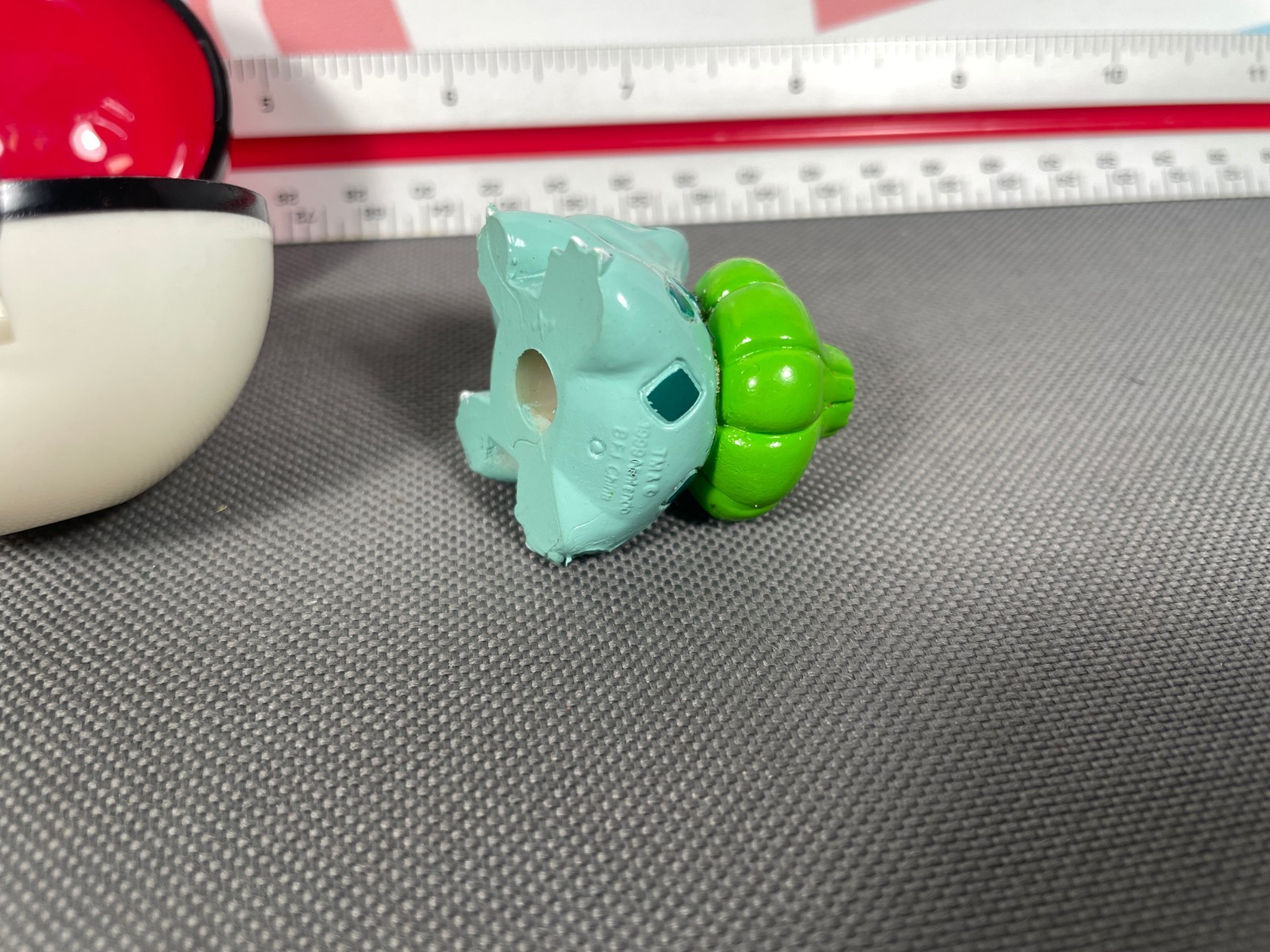 1999 Pokemon Basic Fun Bulbasaur Figure & Pokeball Retro Vintage