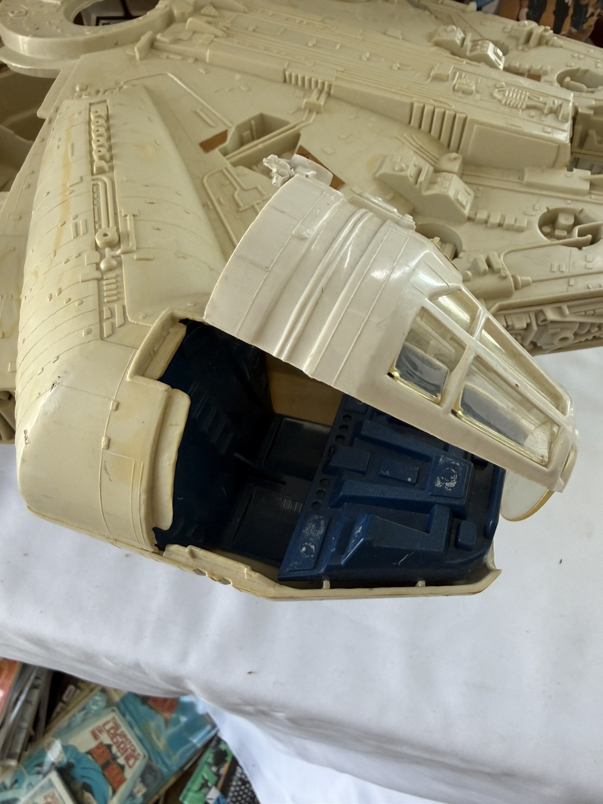 VINTAGE 1983 STAR WARS MILLENIUM FALCON WITH BOX Incomplete ￼