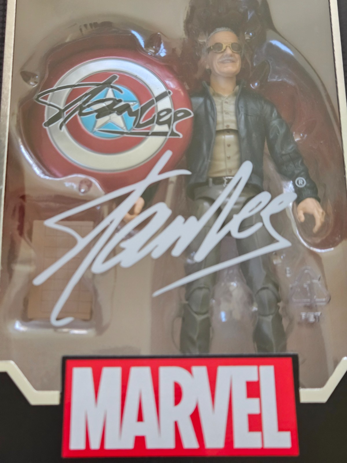 Marvel Legends Stan Lee 6&Prime; Action Figure 80th Anniv w/ Captain America Shield