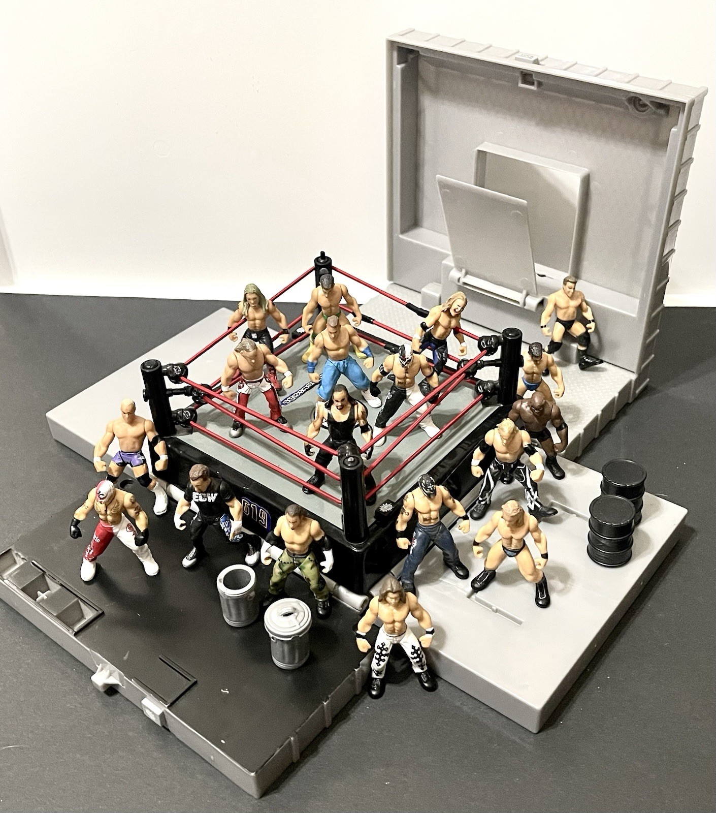 2006 WWE Fold-up Micro Wrestling Ring & 18 Micro Wrestlers Lot