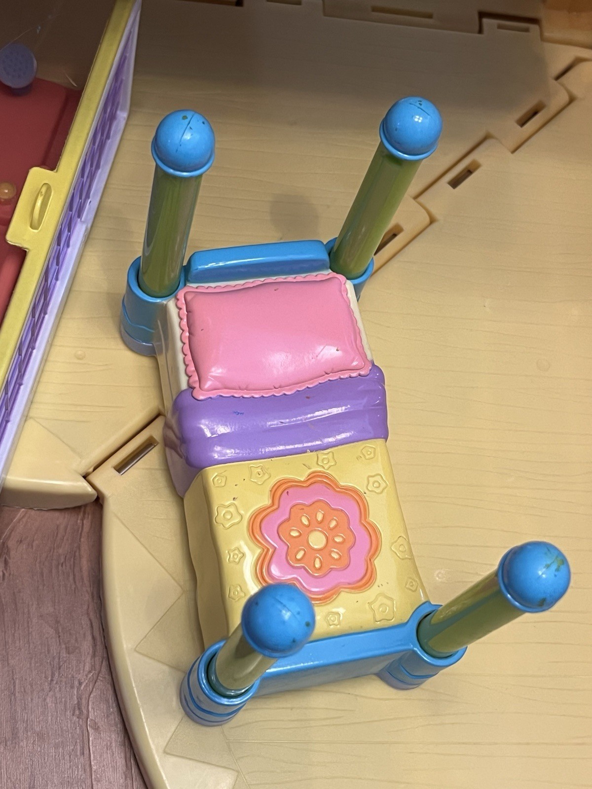 Dora The Explorer Talking Pop Up Play House 2003 With Family Figures & Furniture