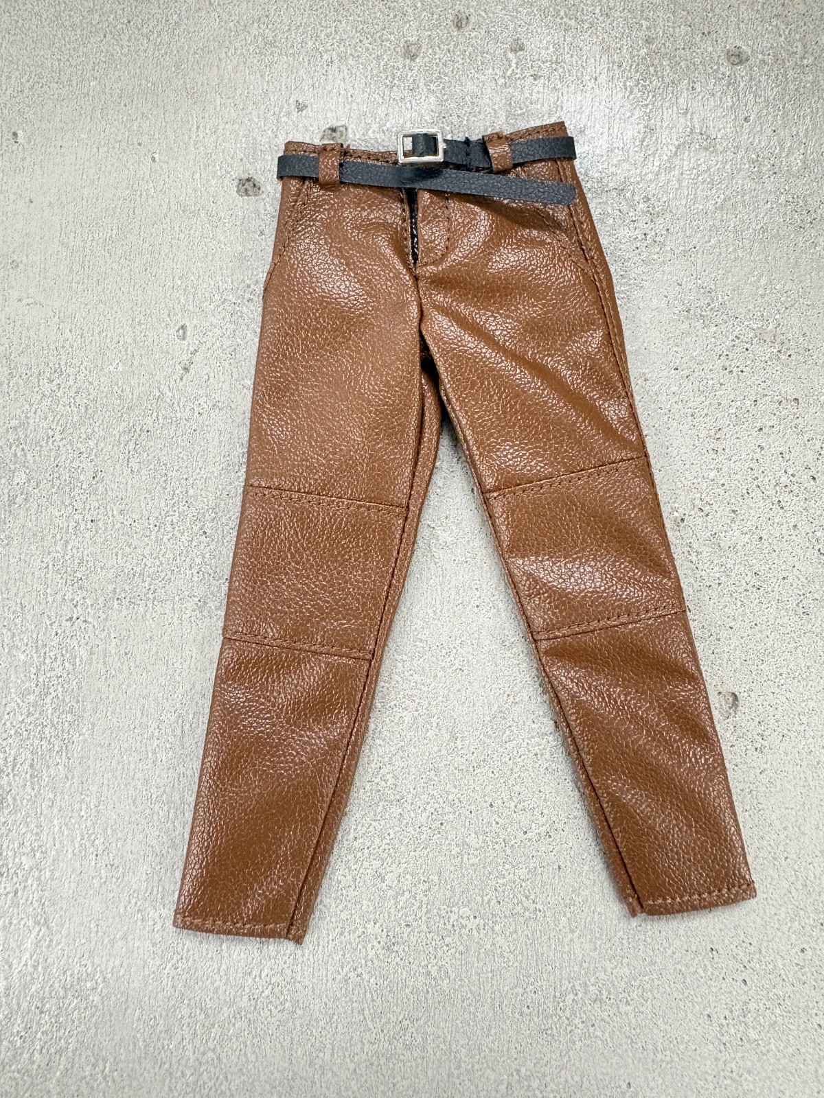 MO-SMLPT-BN: 1/12 Brown faux leather pants with belt for 6&Prime; medium to slim body