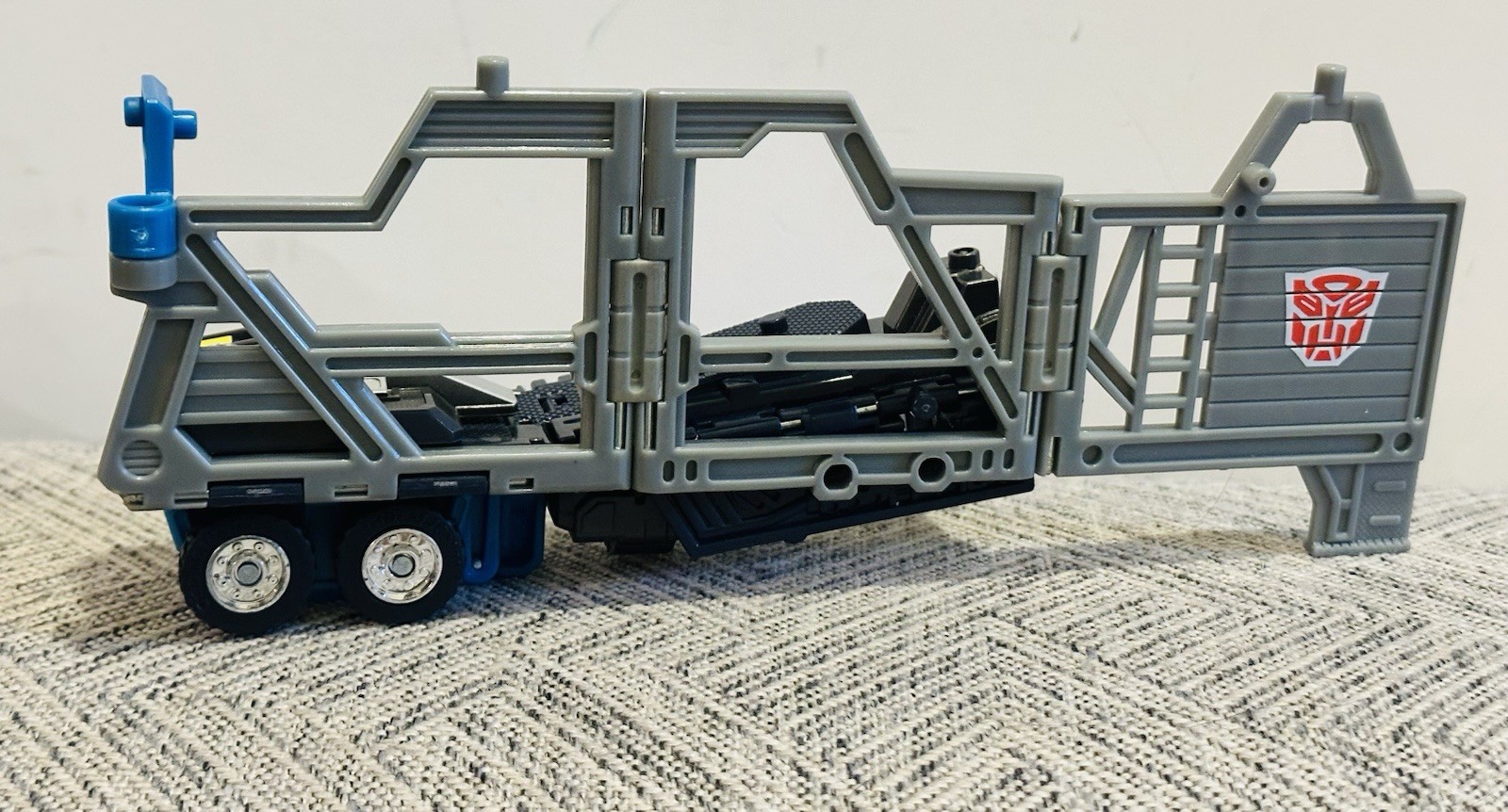Transformers Robots in Disguise 01-03 Ultra Magnus Sam&rsquo;s Club Exclusive