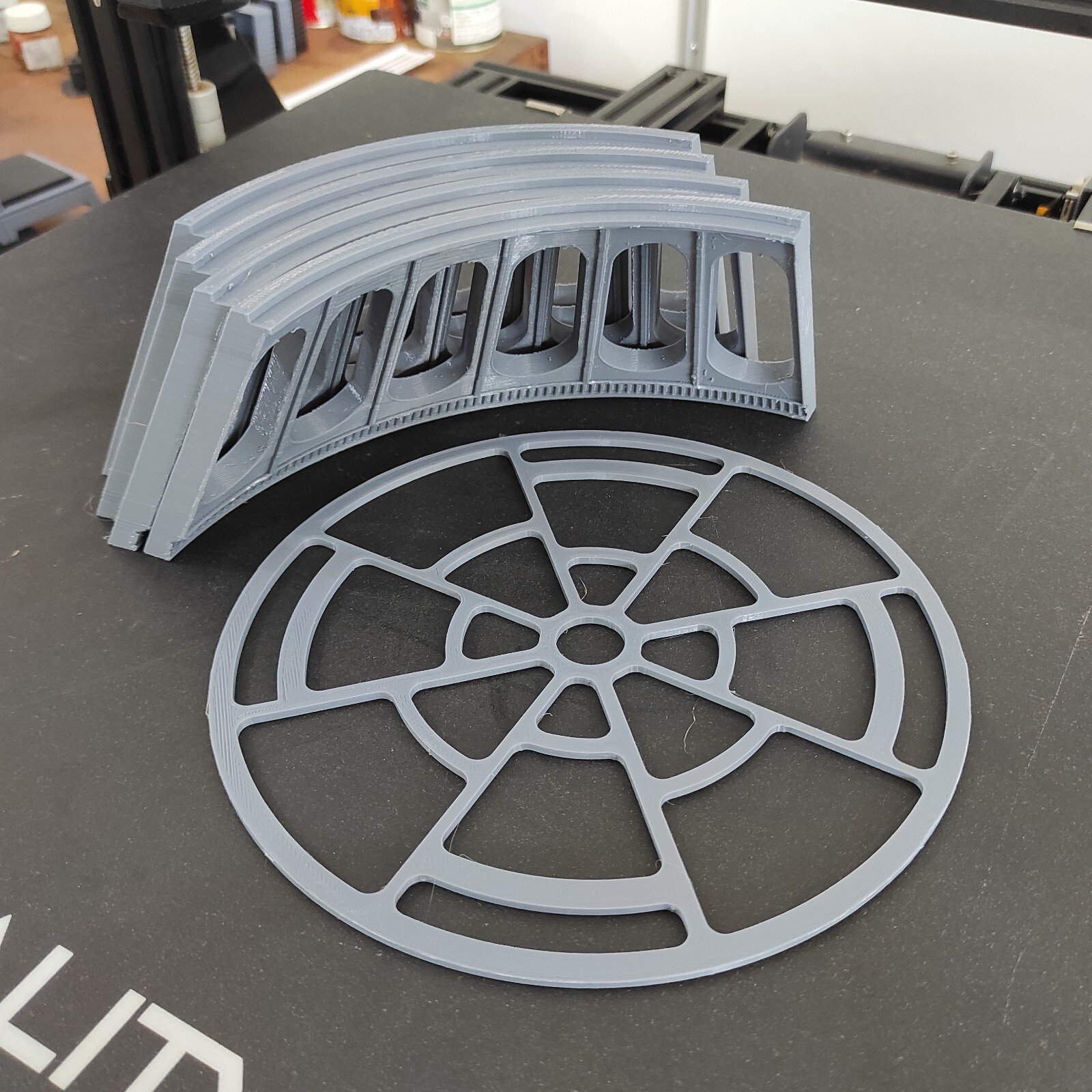 Emperor&rsquo;s Throne Room Round Window for 3.75 in (1:18) Figures Diorama