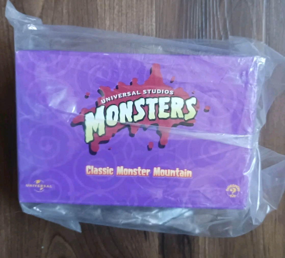 SIDESHOW TOY COLLECTIBLE UNIVERSAL CLASSIC MONSTER MOUNTAIN FRANKENSTEIN DRACULA