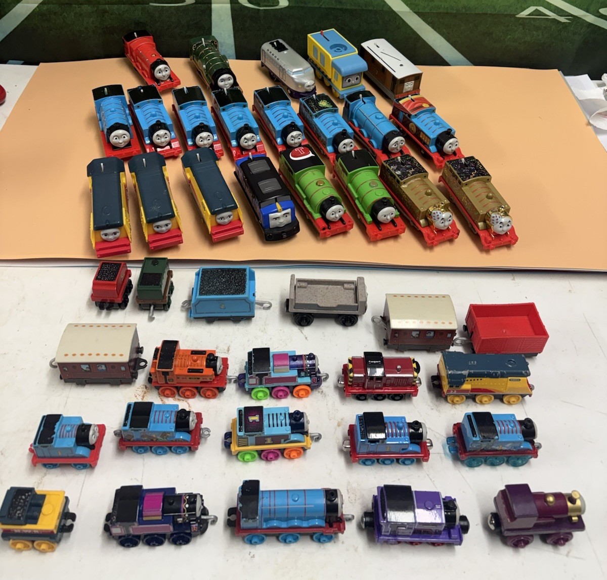 Thomas The Train & Friends Motorized HUGE Lot of Engines and Cargo 42pc Untested