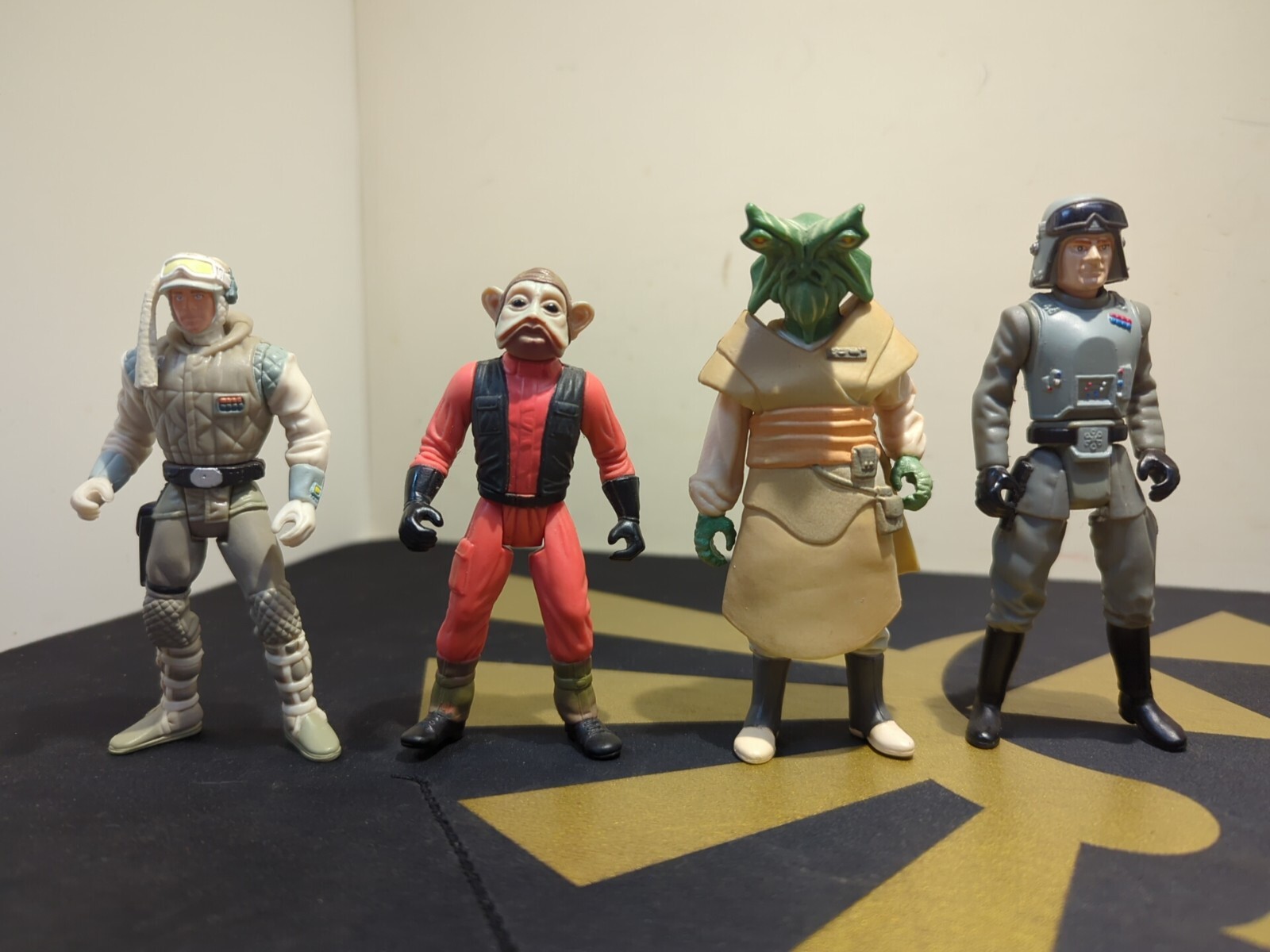 Lot Of 4: 1997 Star Wars Luke Skywalker Hoth Nien Nunb Ishi Tin AT-AT Commander