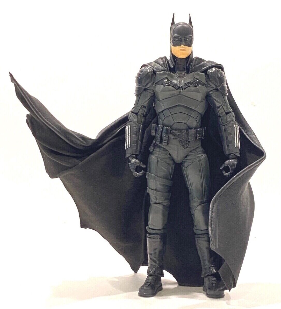 PB-MF-C-BATM: Custom wired cape for McFarlane Robert Pattinson Movie Batman