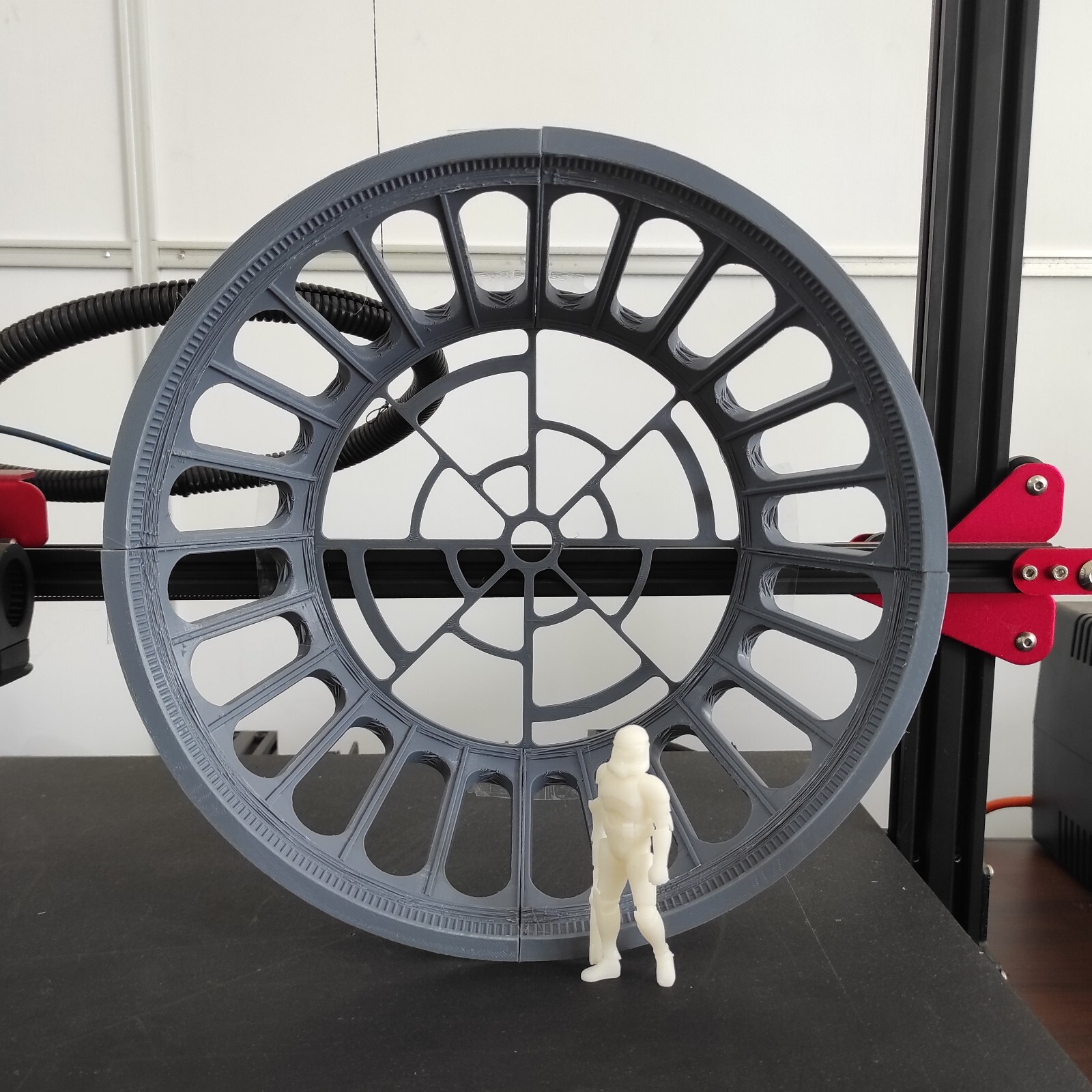 Emperor&rsquo;s Throne Room Round Window for 3.75 in (1:18) Figures Diorama