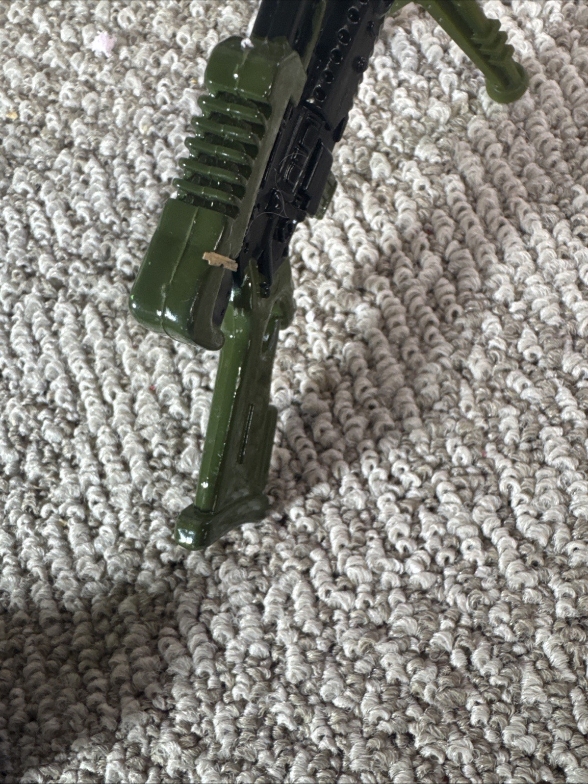 12&Prime; ACTION FIGURES – WEAPONS, CLOTHES, AND ACCESSORIES LOT – USED GUN HAS TWIST