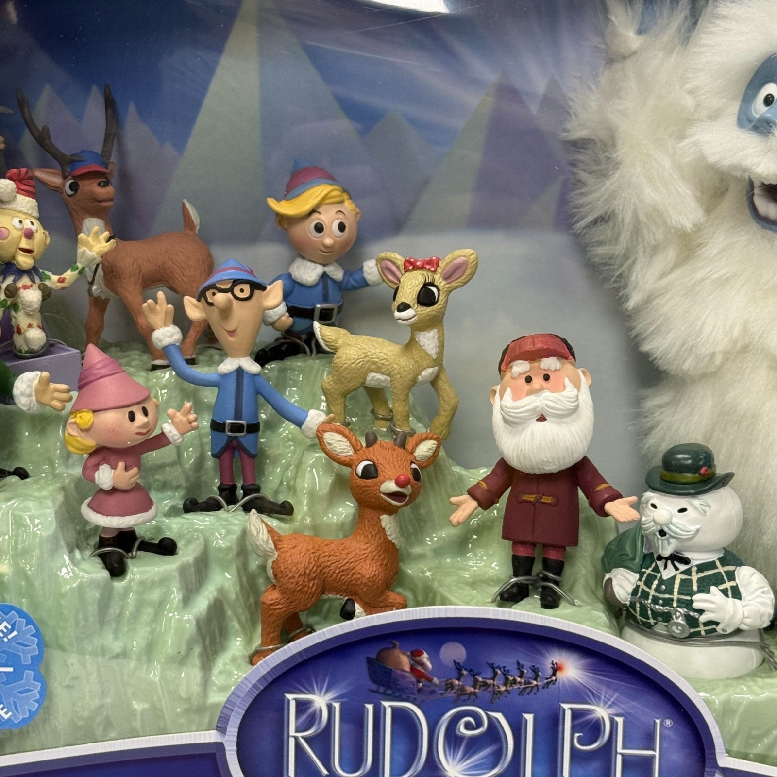Rudolph and The Island Of Misfit Toys Bumble & Friends with Exclusive Tall Elf