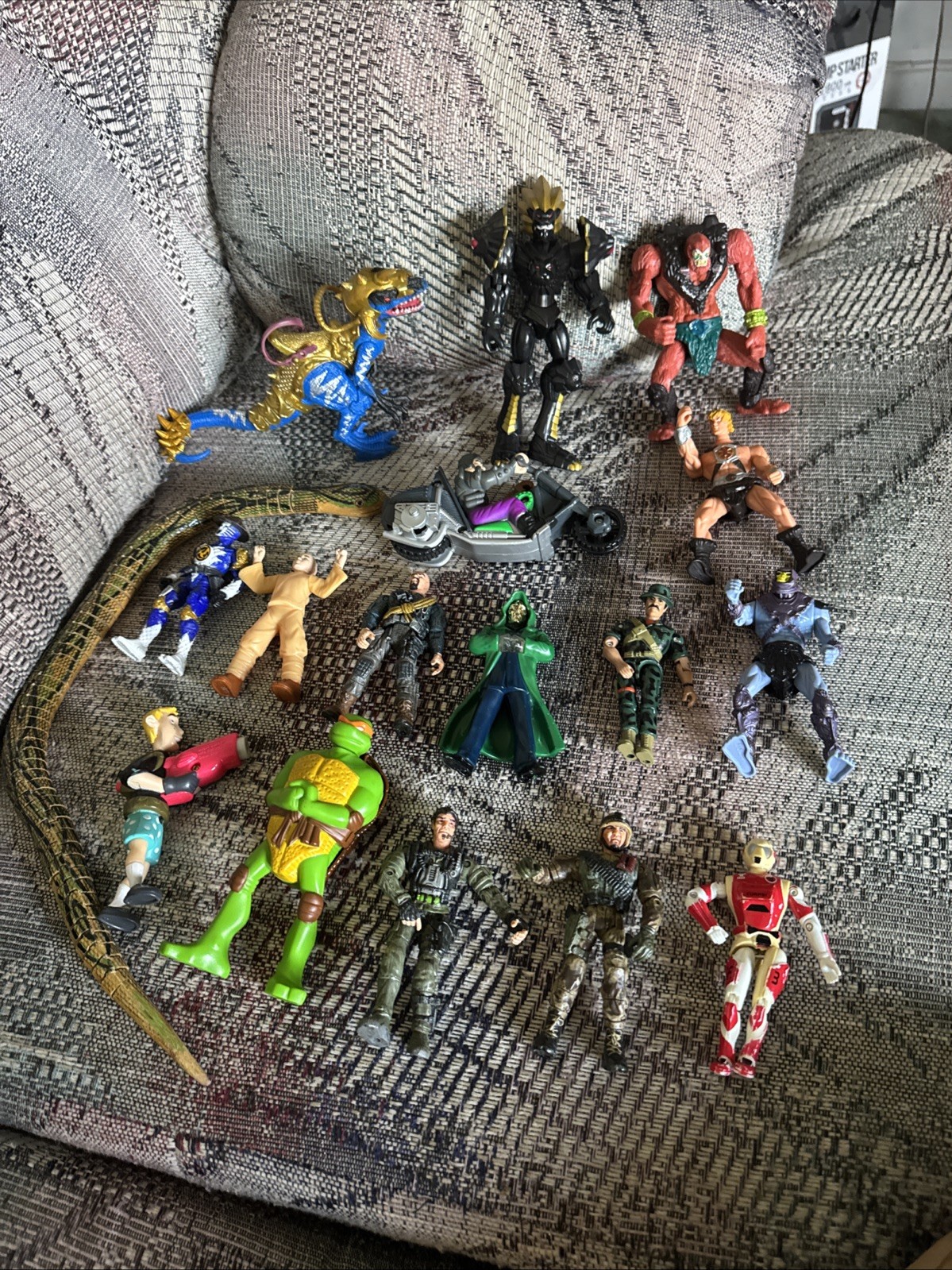 Assorted Lot of 17 Action Figures Toys