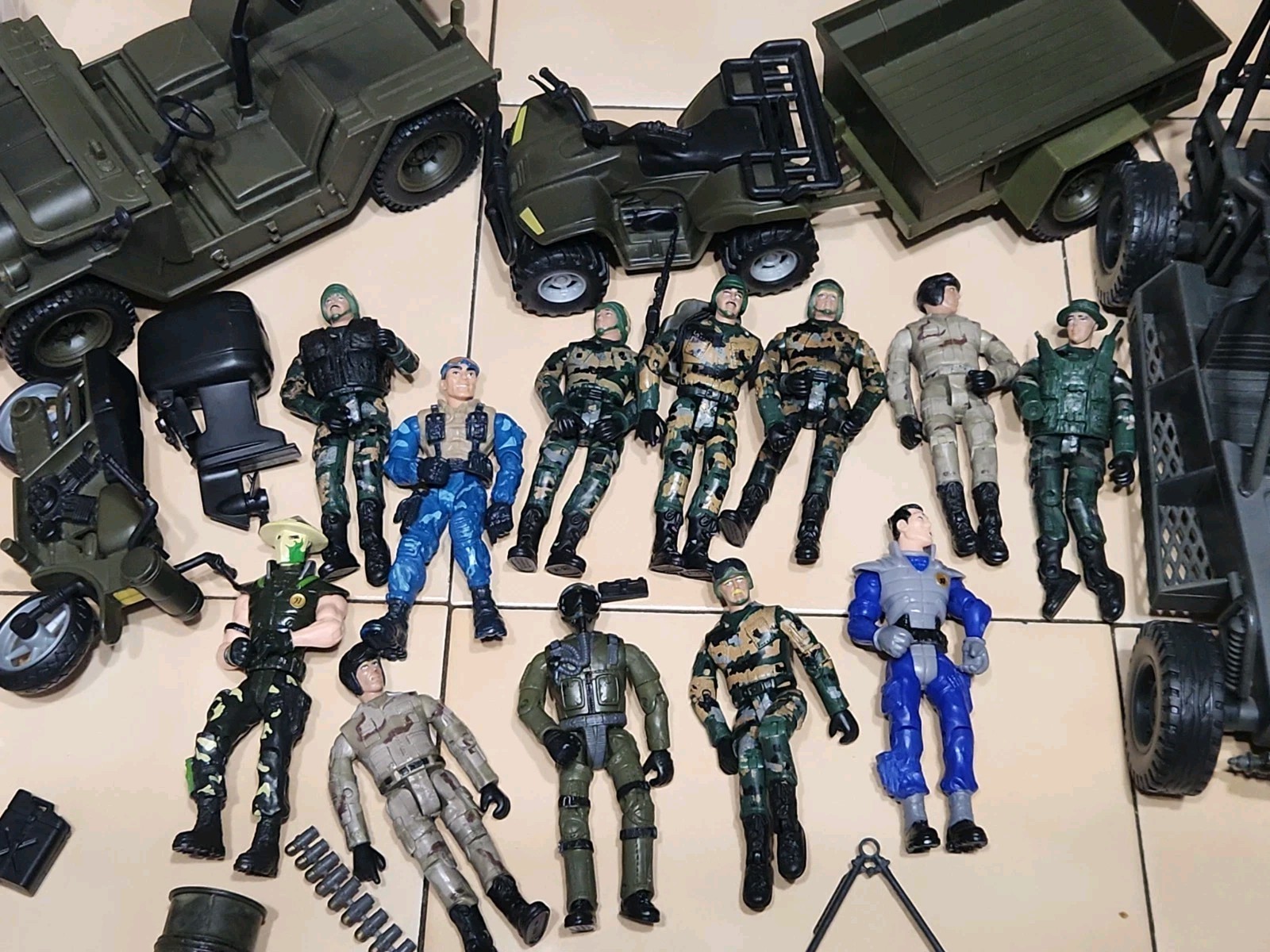 Lot of Assorted Army Military Action Figures and weapons & Accessories