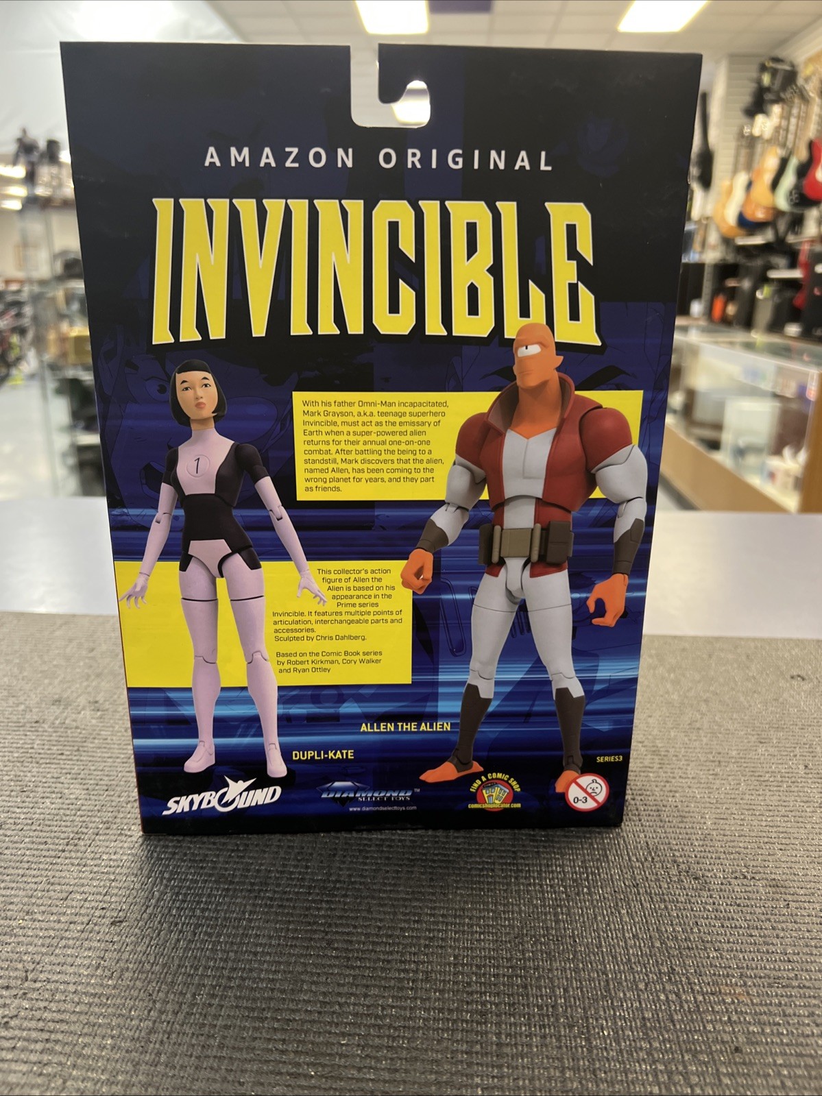 DIAMOND SELECT TOYS, INVINCIBLE AMAZON ORIGINAL ALLEN THE ALIEN ACTION FIGURE