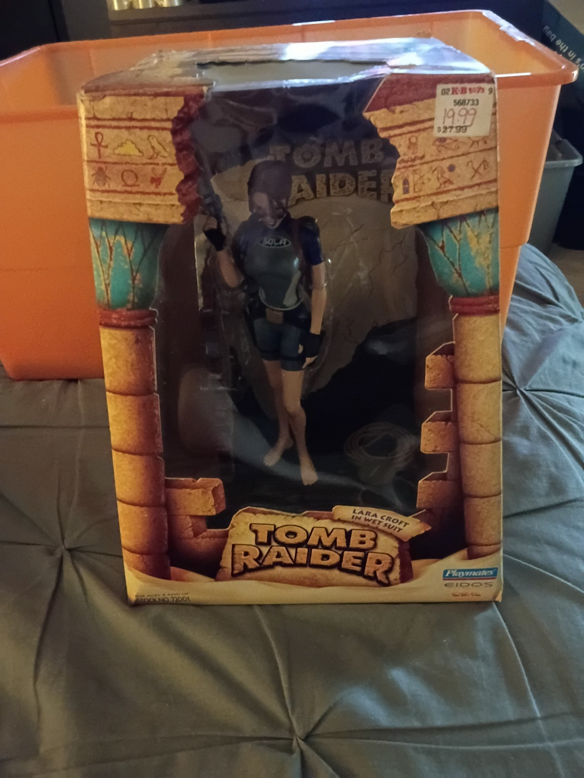 1998 Playmates Tomb Raider Lara Croft in Wet Suit Action Figure