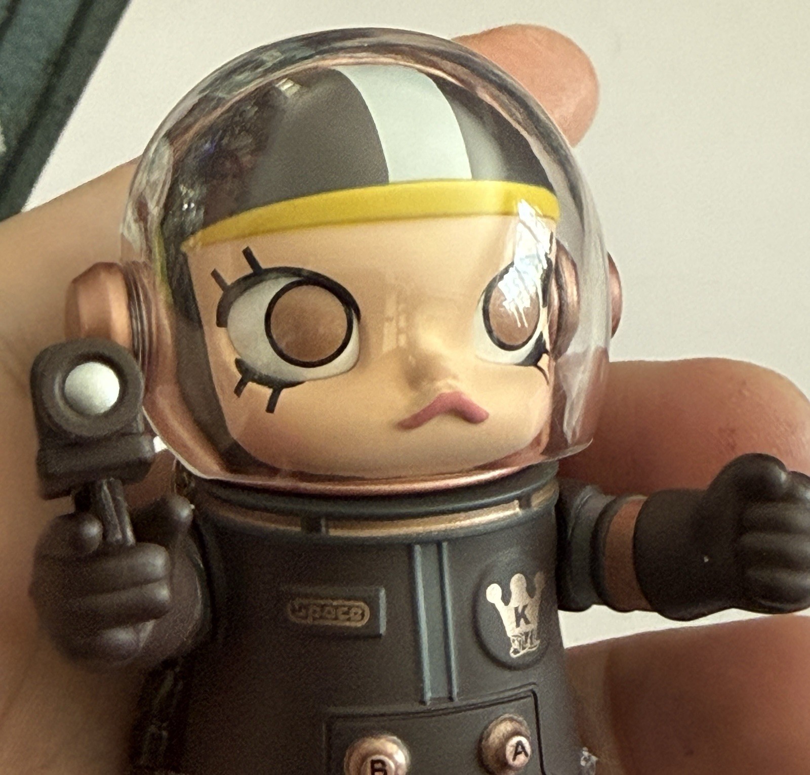 POP MART 100% Mega Collection Space Molly Version 1 Toffee Figure New Confirmed