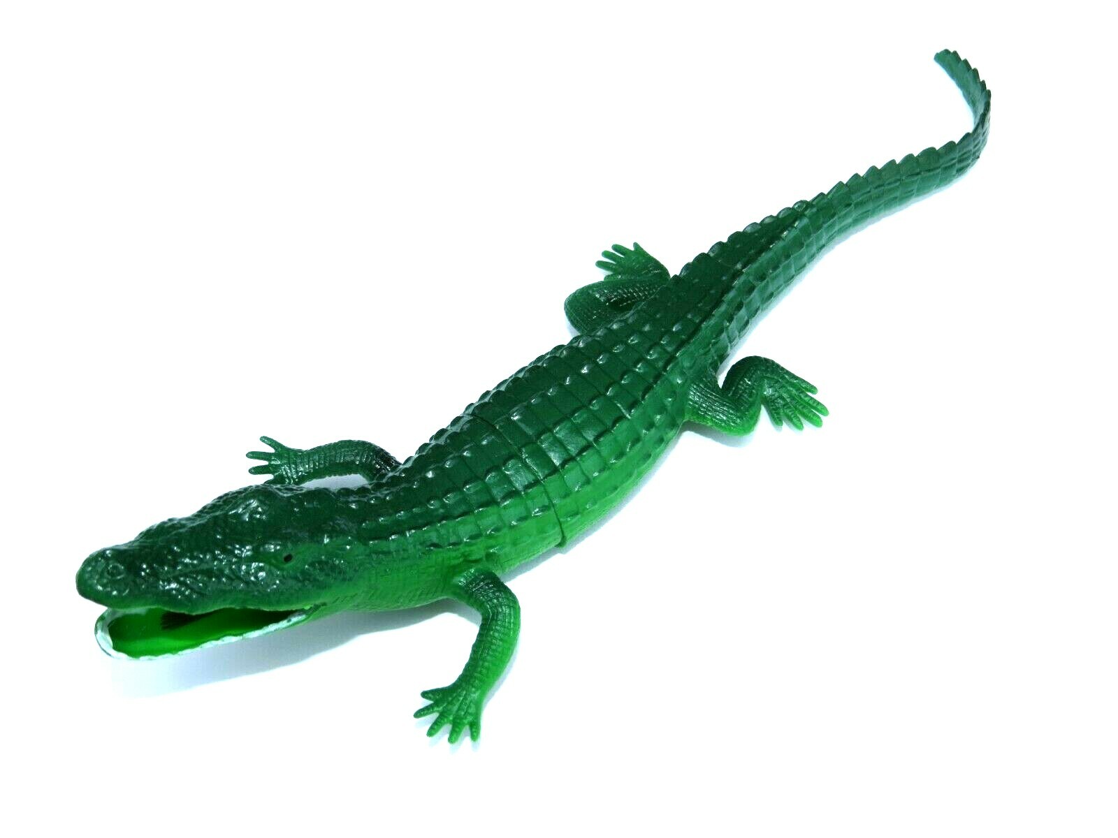 Beautifully Detailed Realistic 11&Prime; Green Alligator Plastic PVC Toy Figure