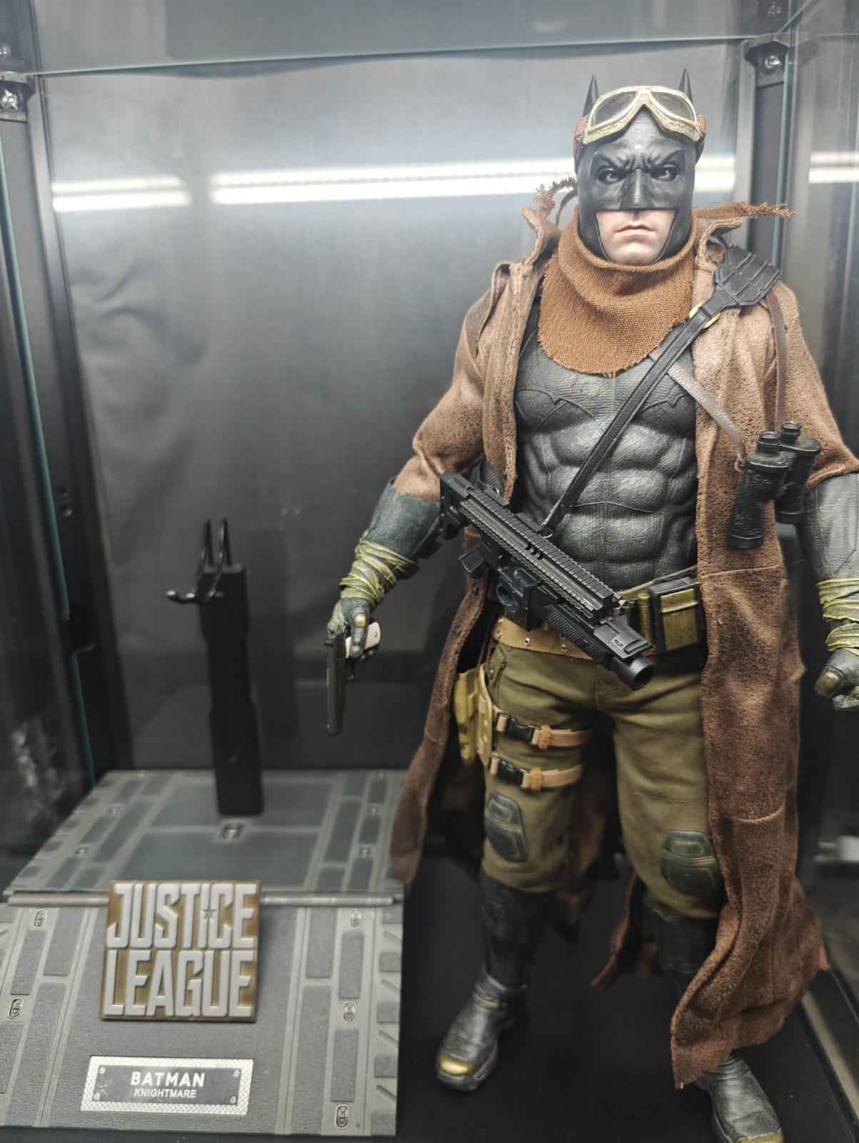 Hot Toys BvS Knightmare Batman Loose