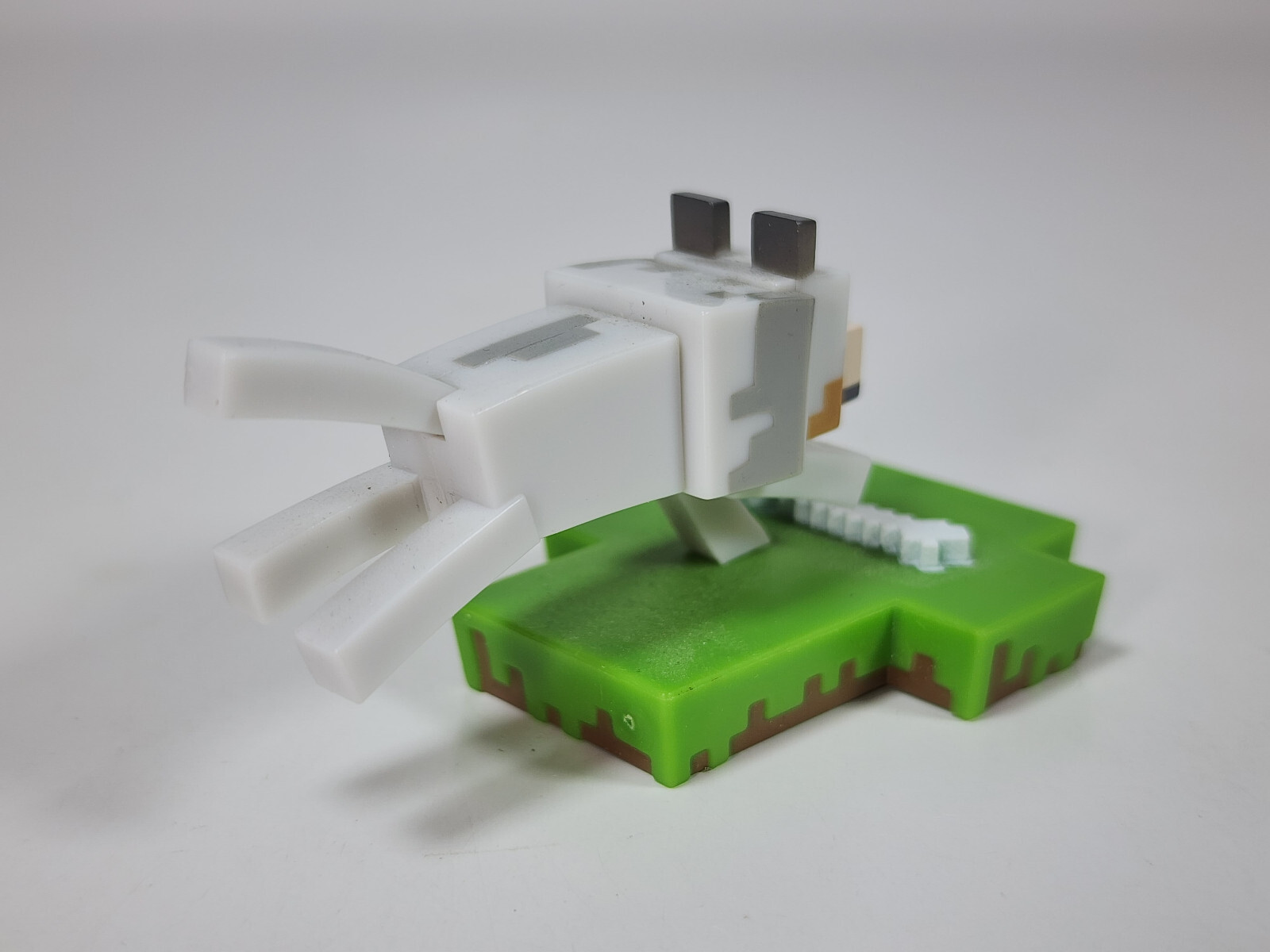 Minecraft Mojang Action Figure 3&Prime; Gray Wolf Dog Running To Bone Jinx